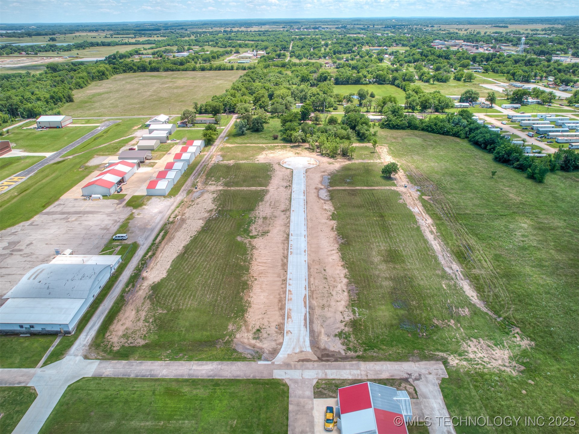 1129 N Amelia Lane Property Photo 4