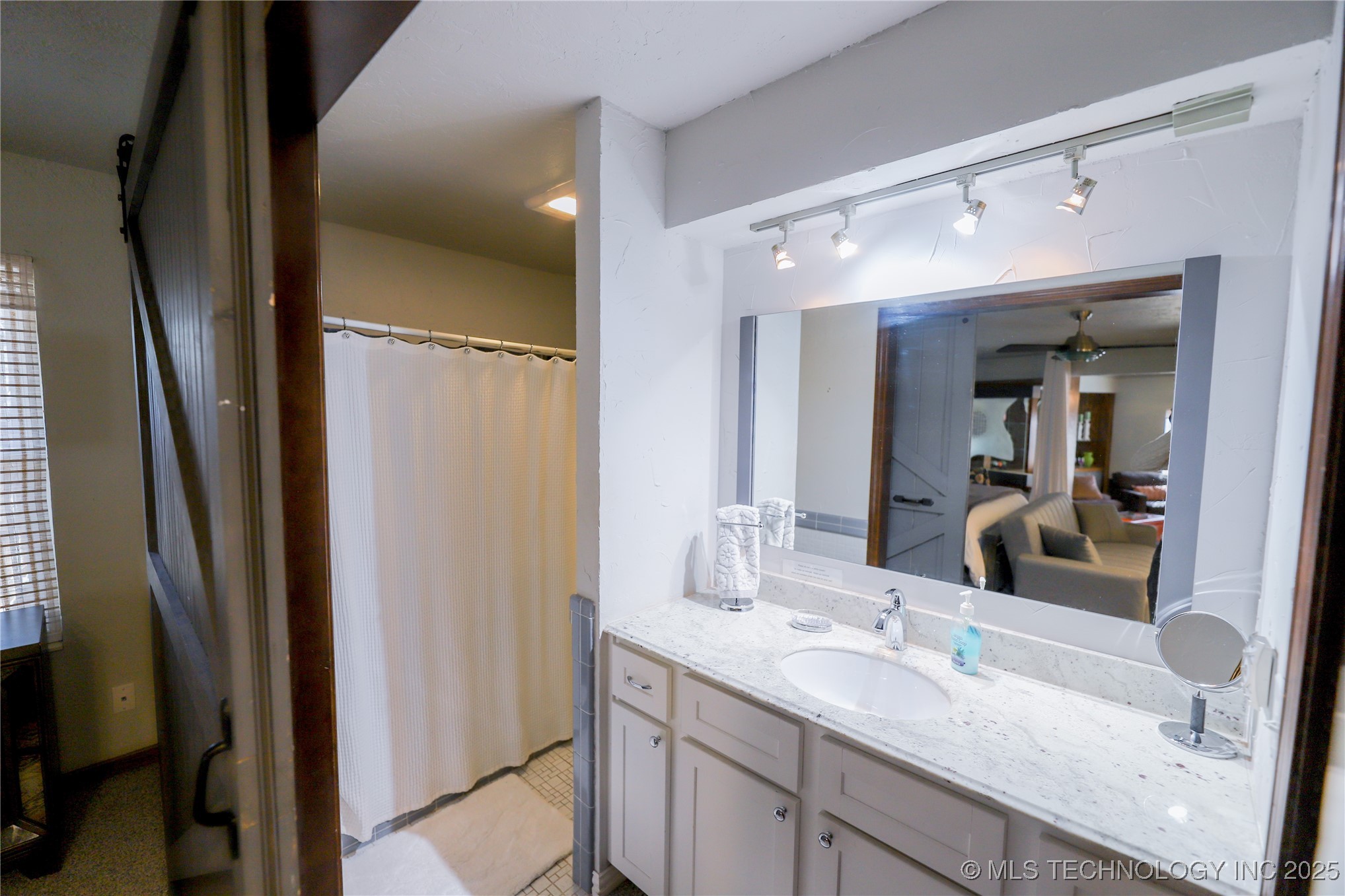 2202 Nw 45th Street Property Photo 15