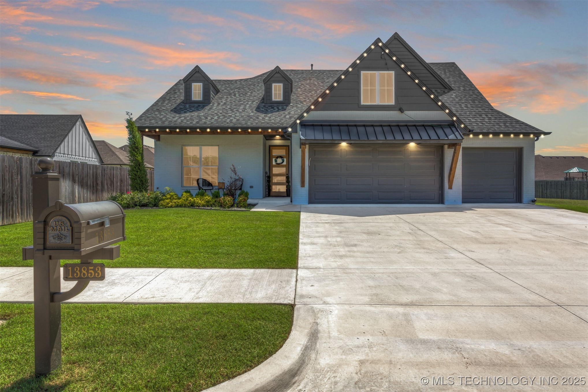 13853 S 21st Court E Property Photo 2