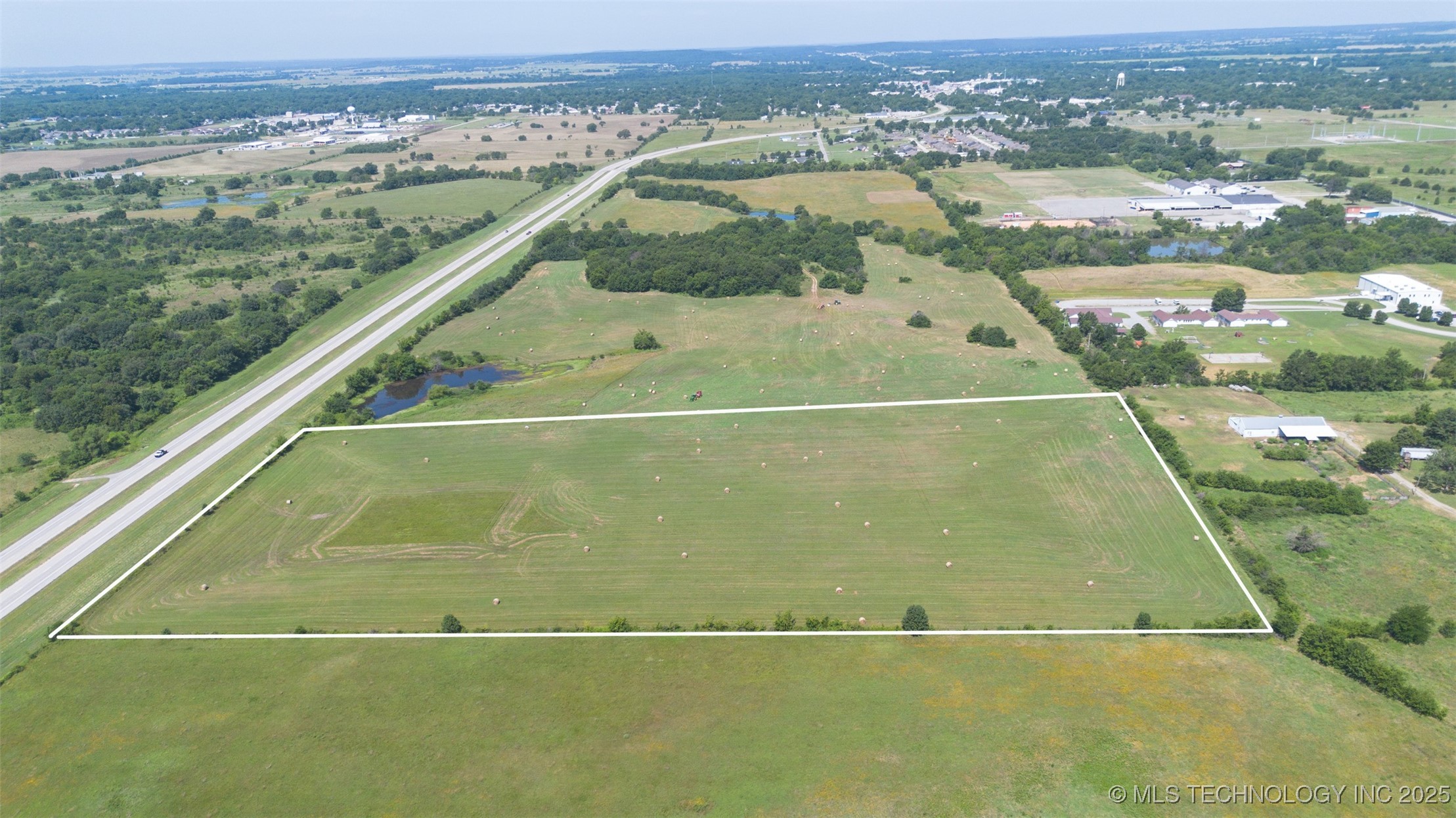 E Hwy 20 Property Photo 9