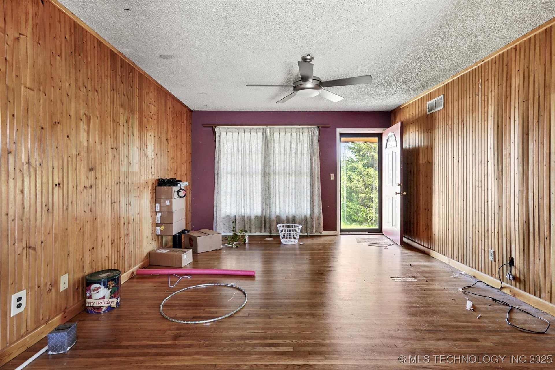 705 W Hartford Place Property Photo 6