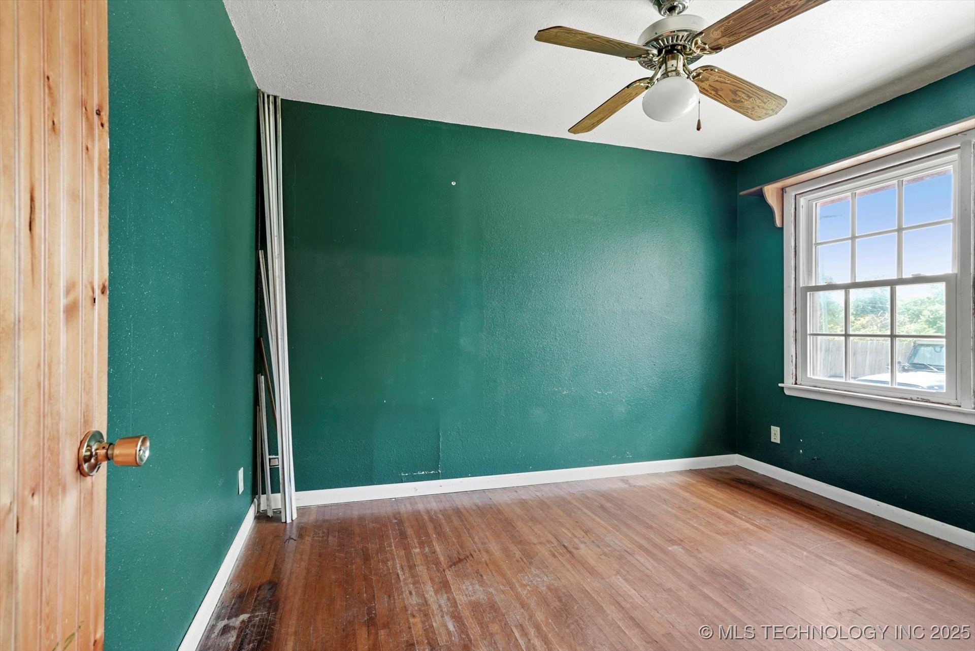 705 W Hartford Place Property Photo 8