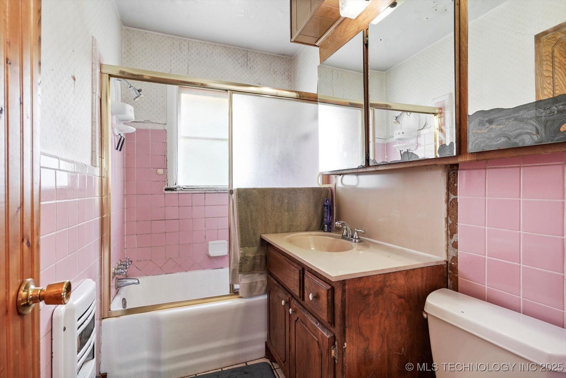 705 W Hartford Place Property Photo 9