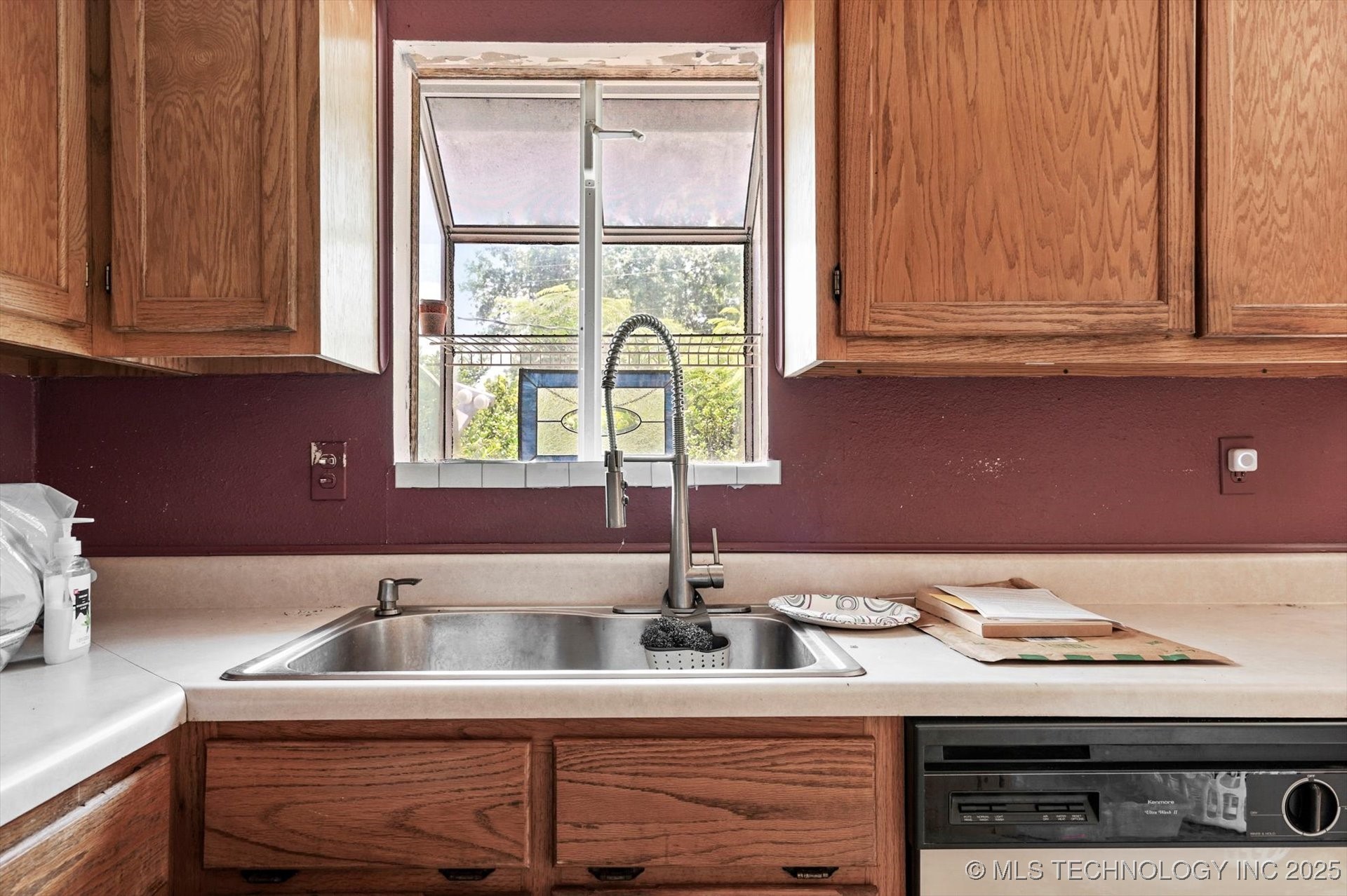 705 W Hartford Place Property Photo 12