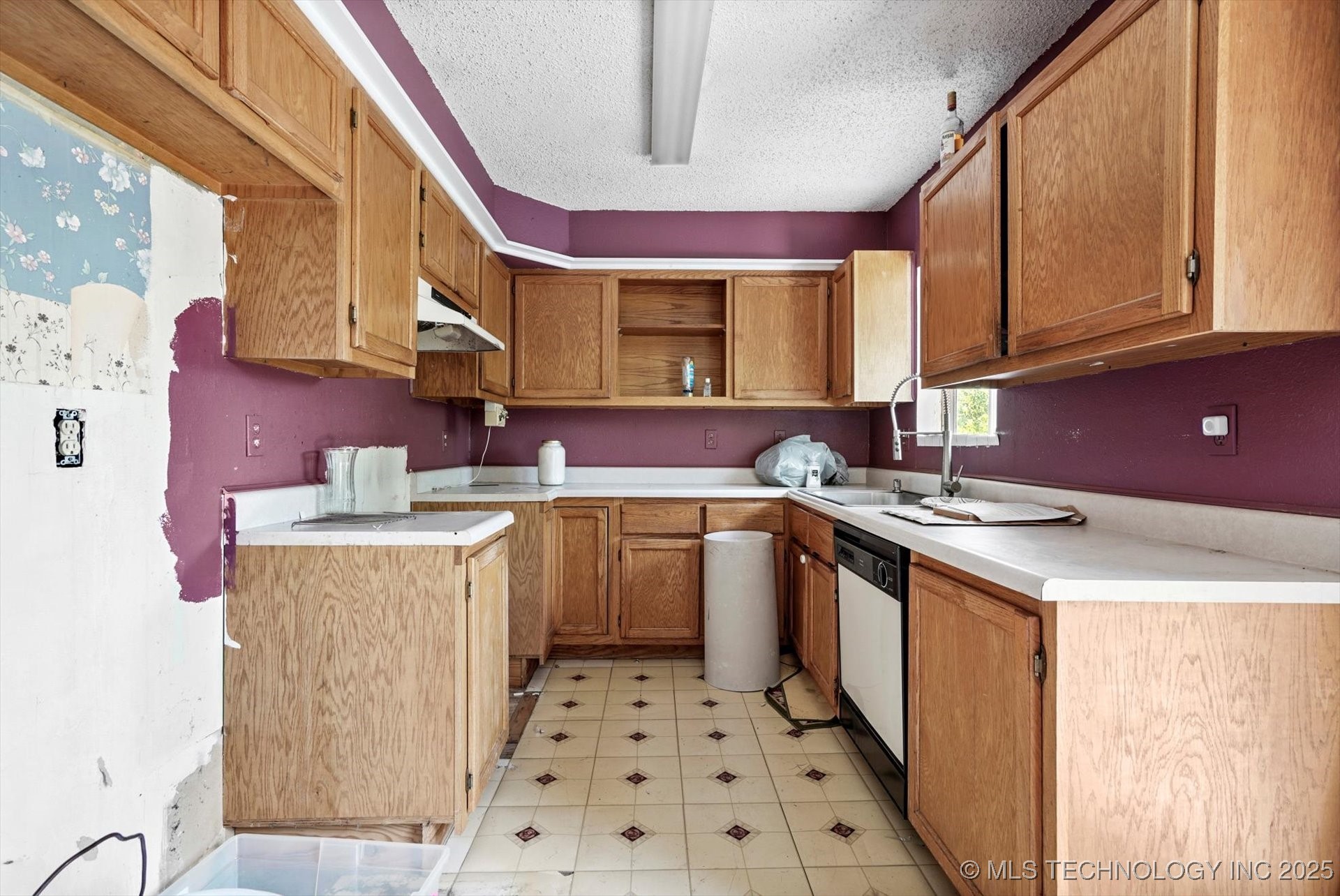 705 W Hartford Place Property Photo 13