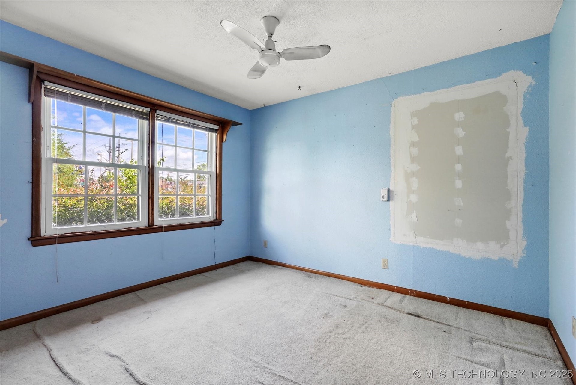 705 W Hartford Place Property Photo 18