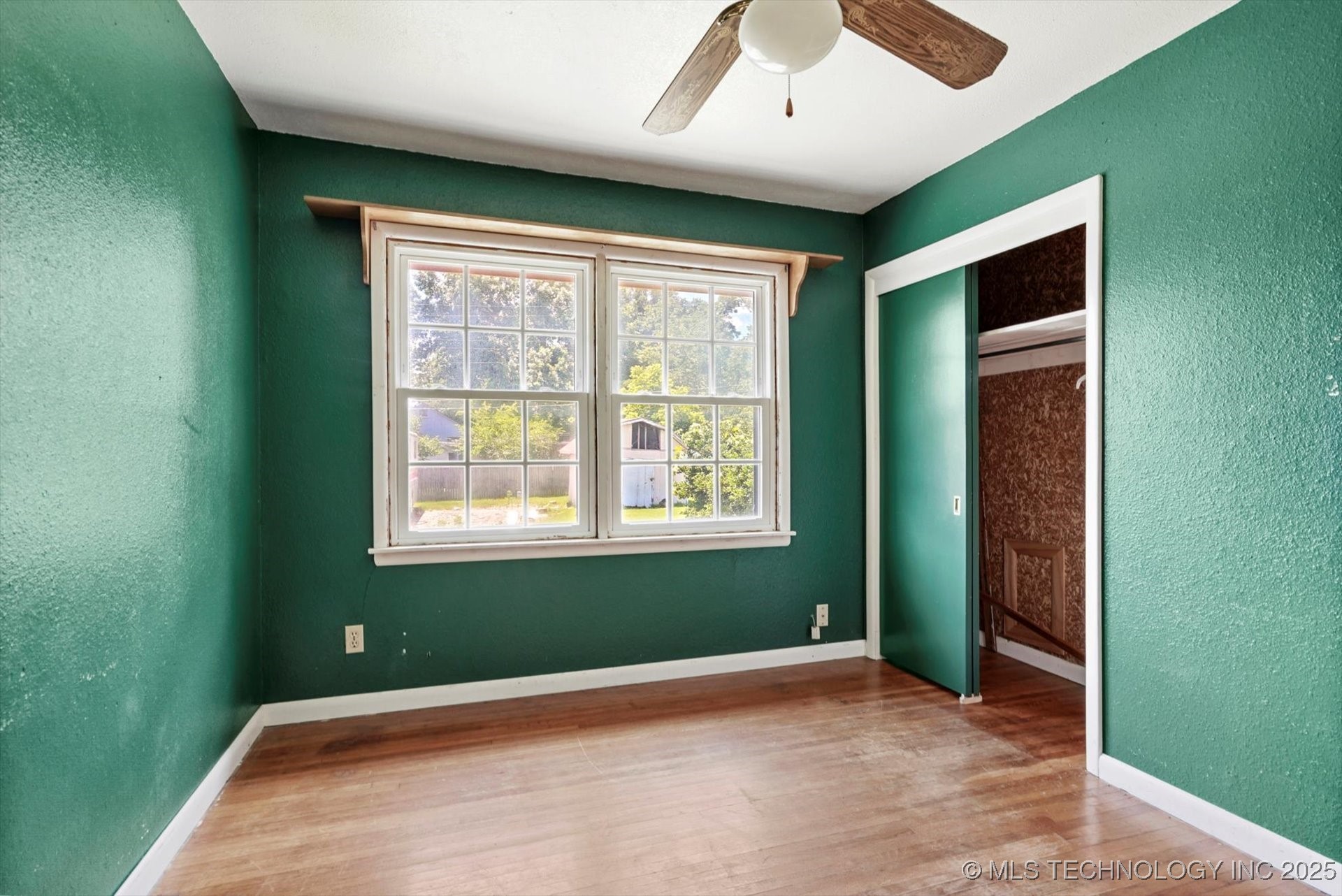 705 W Hartford Place Property Photo 19