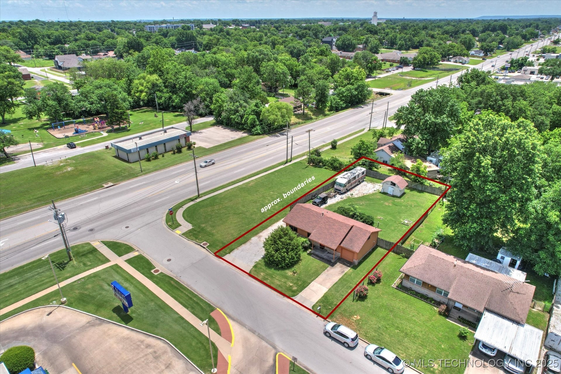 705 W Hartford Place Property Photo 21