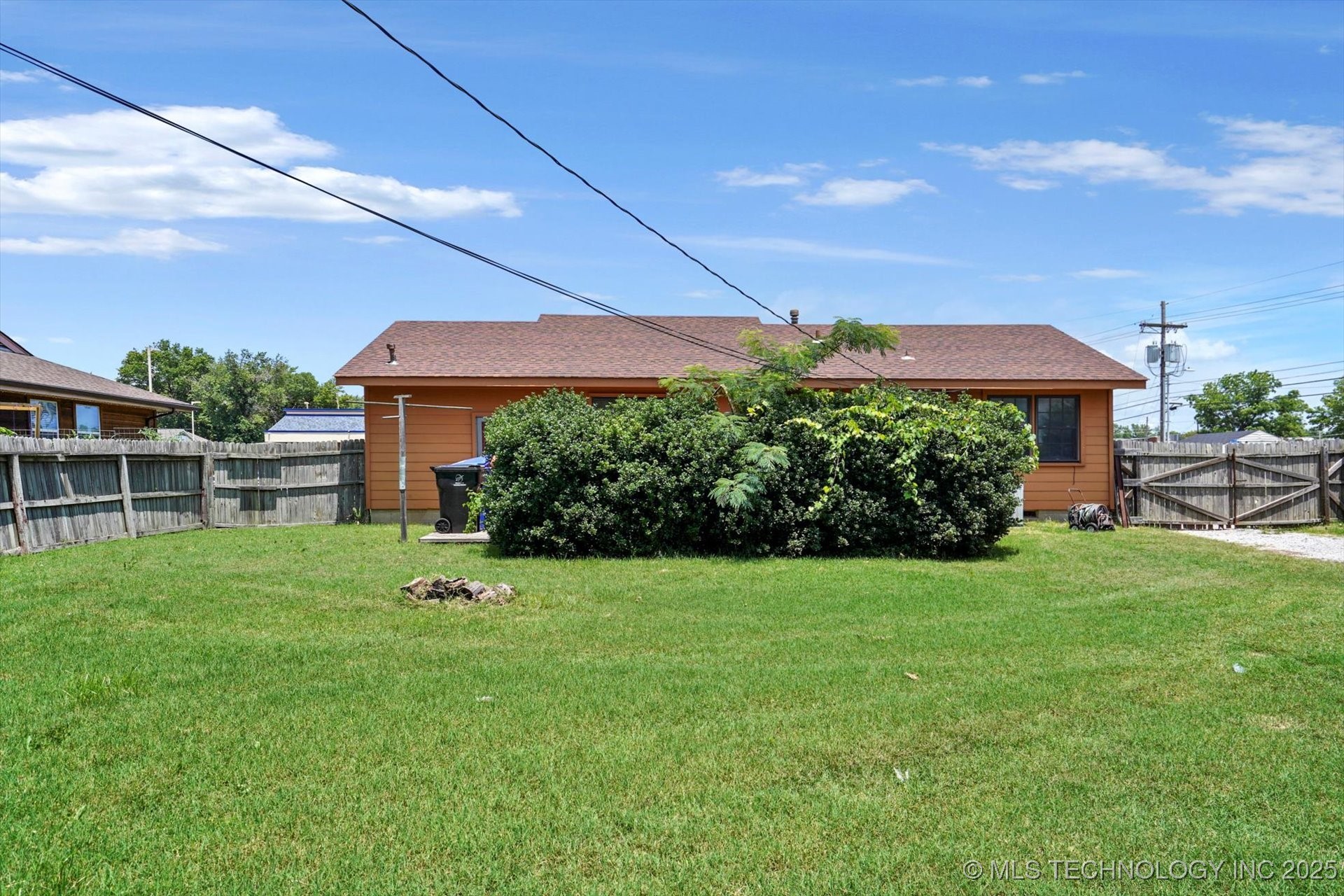 705 W Hartford Place Property Photo 22