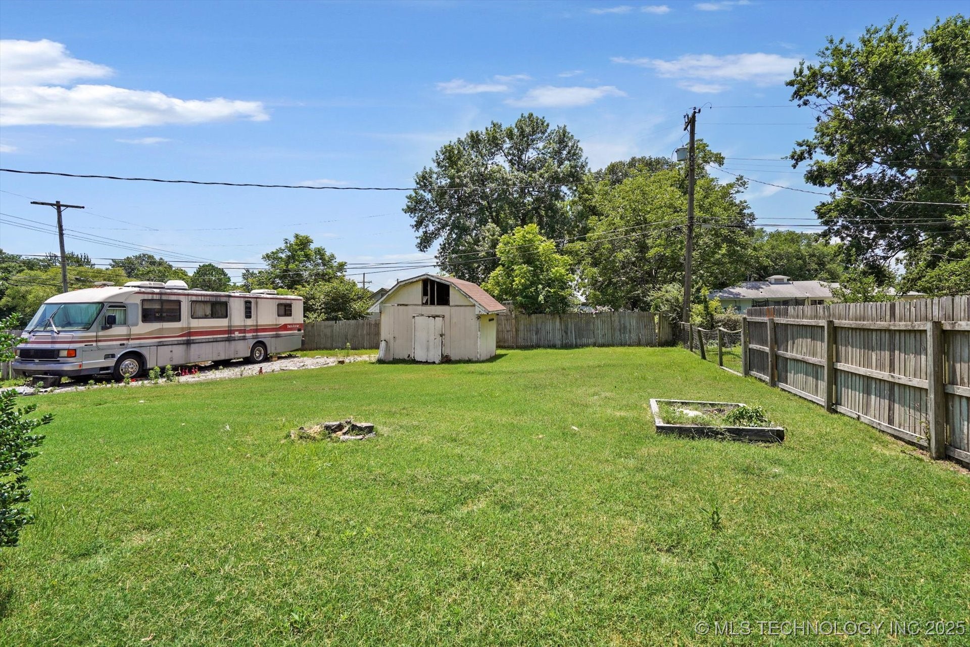 705 W Hartford Place Property Photo 23