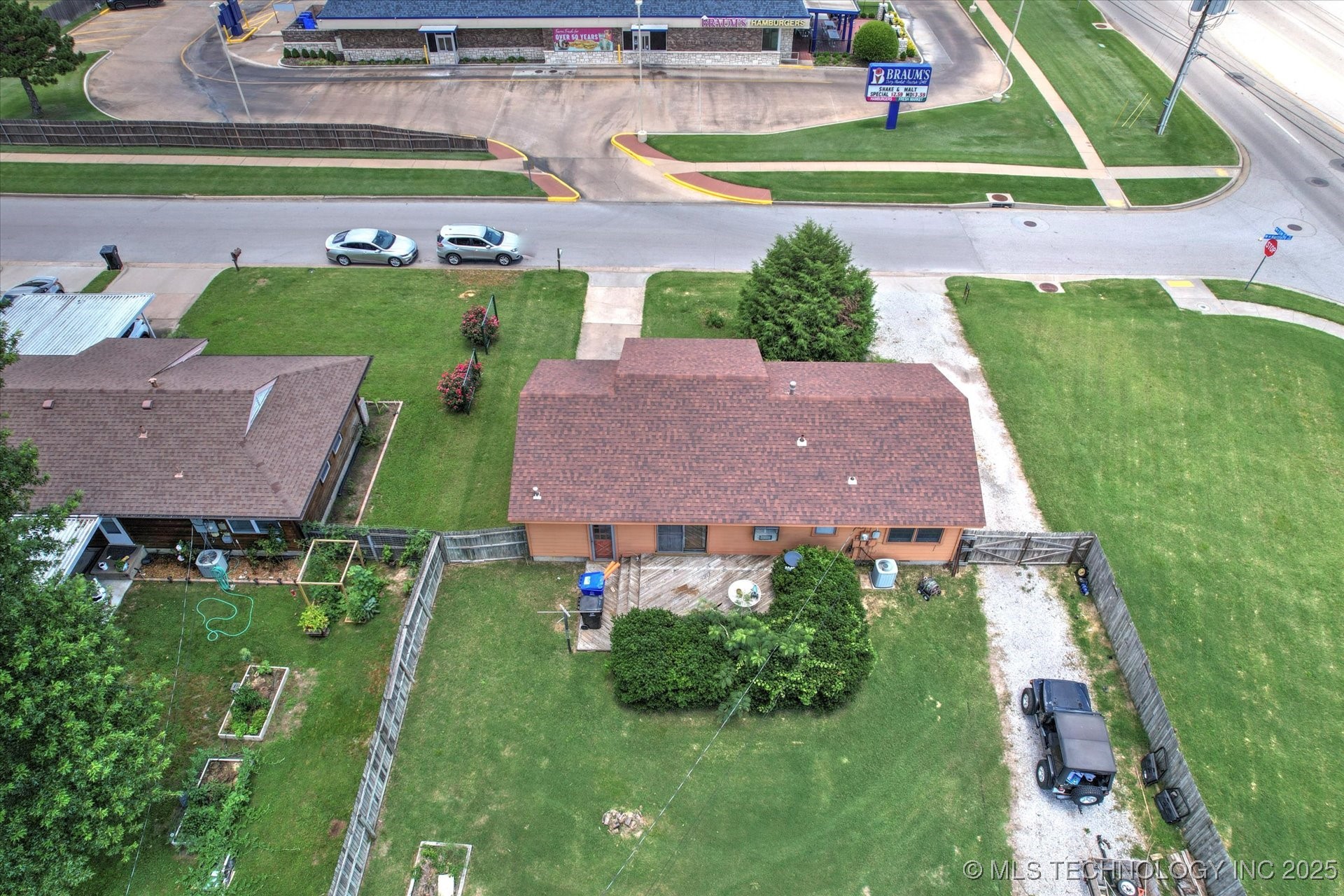 705 W Hartford Place Property Photo 24