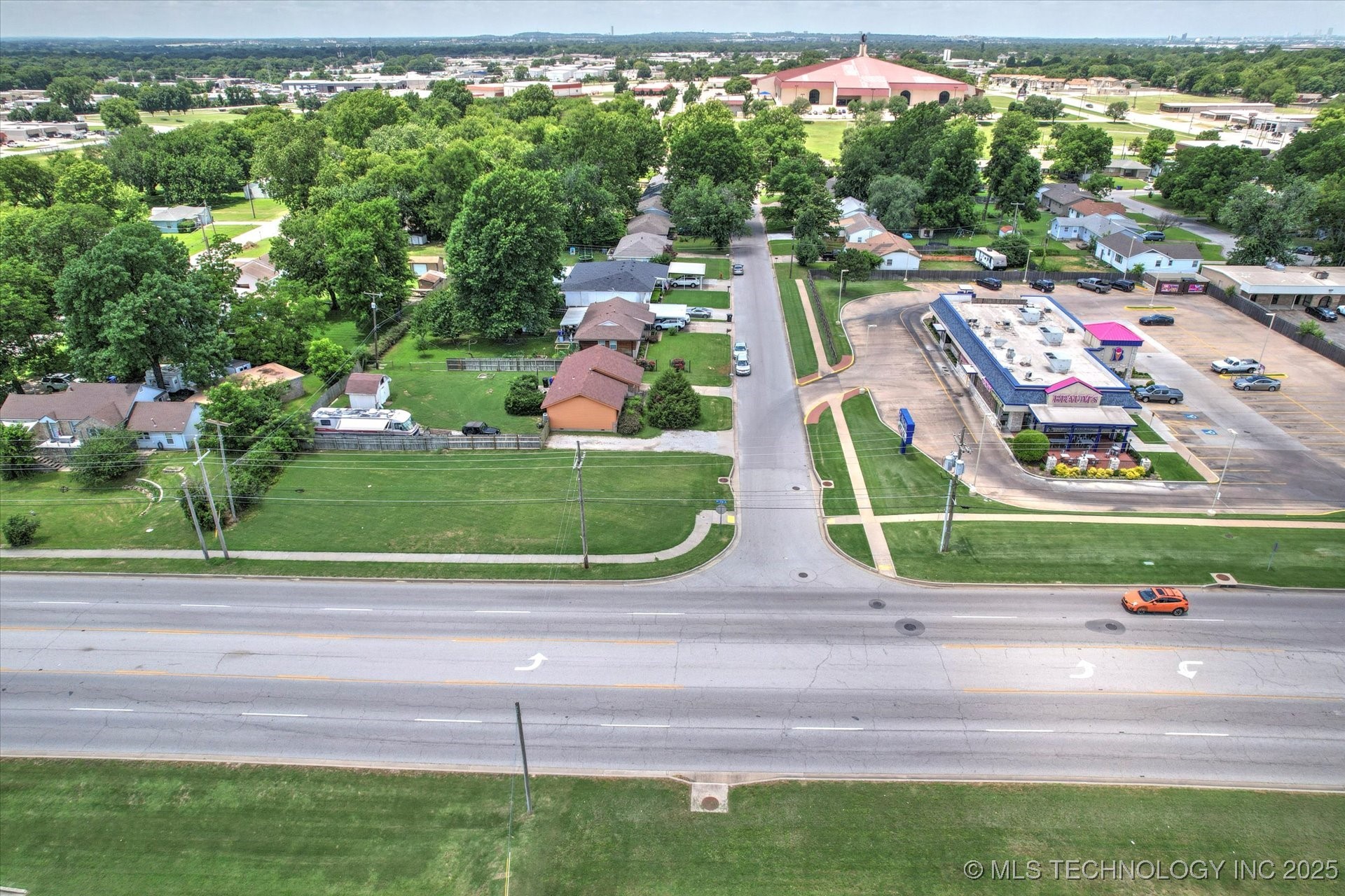 705 W Hartford Place Property Photo 27