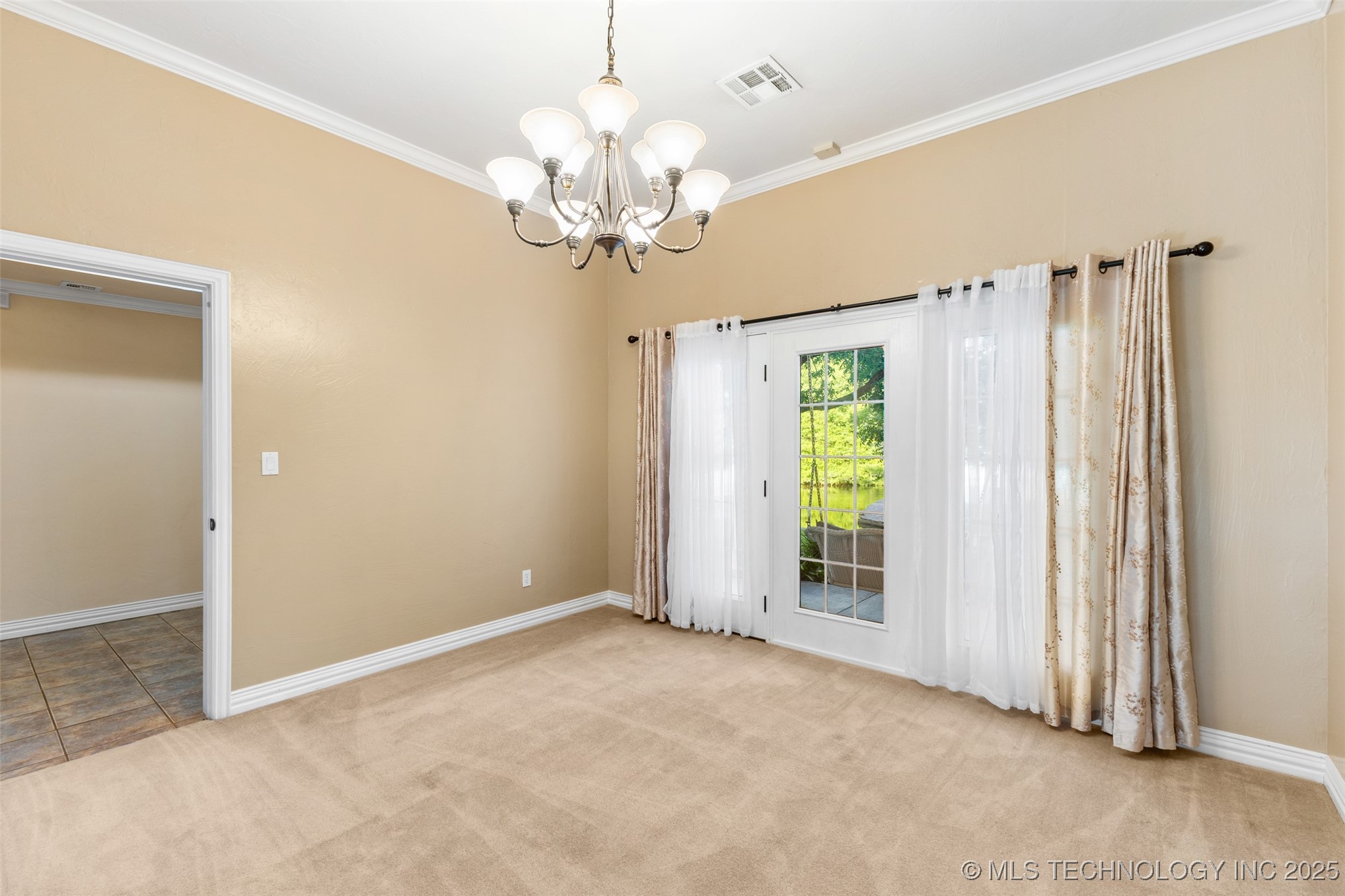 721 S Forrest Property Photo 10