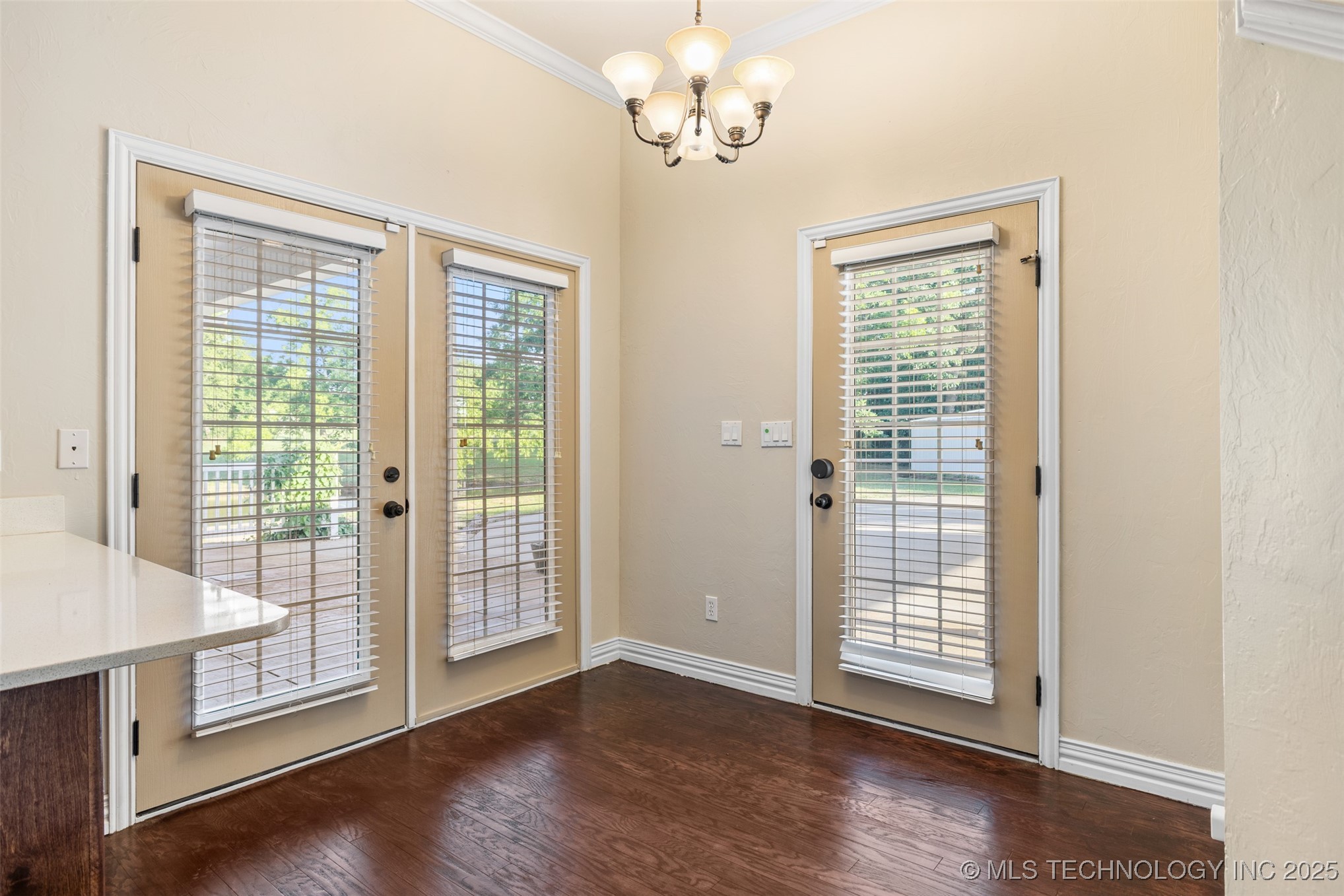 721 S Forrest Property Photo 12