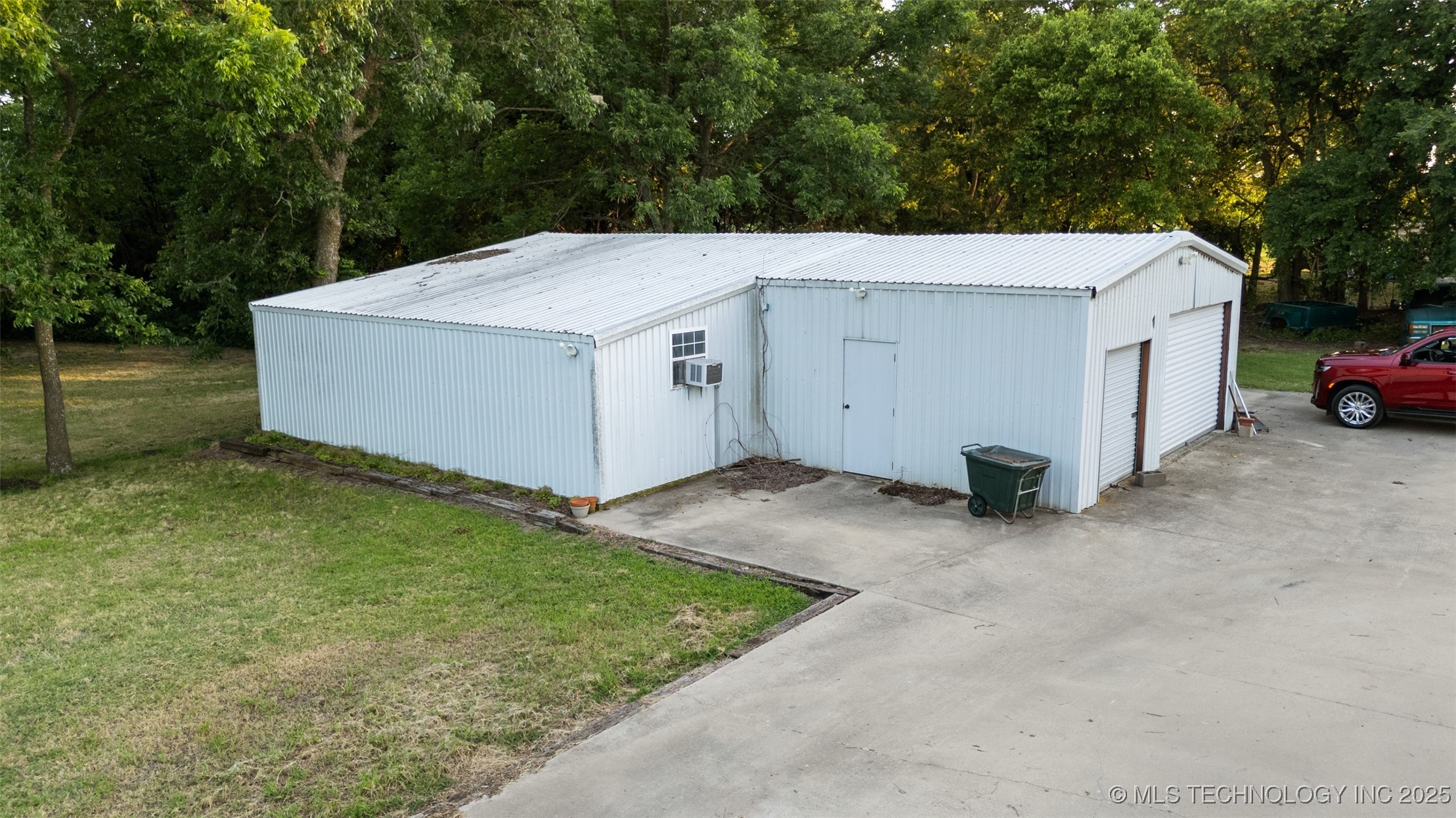 721 S Forrest Property Photo 44