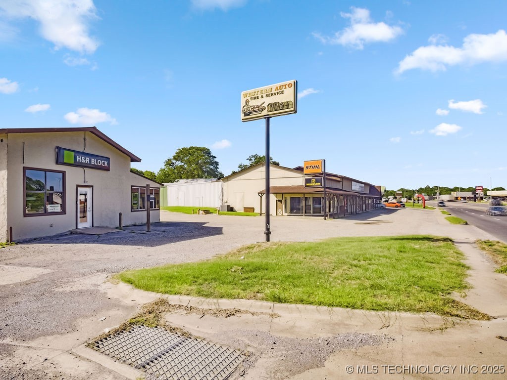 824 S California Property Photo 9