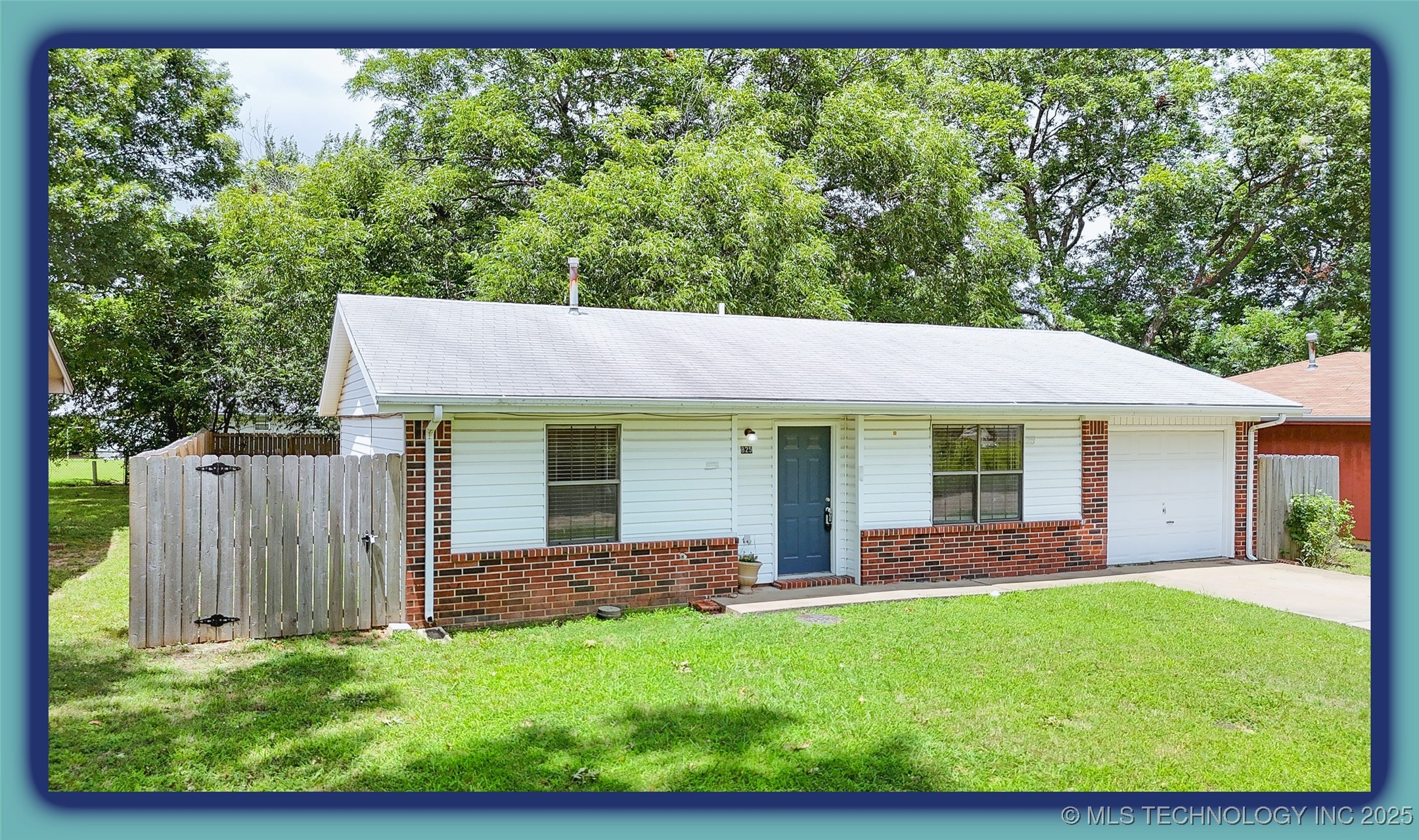 825 N Summer Tree Drive Property Photo 1