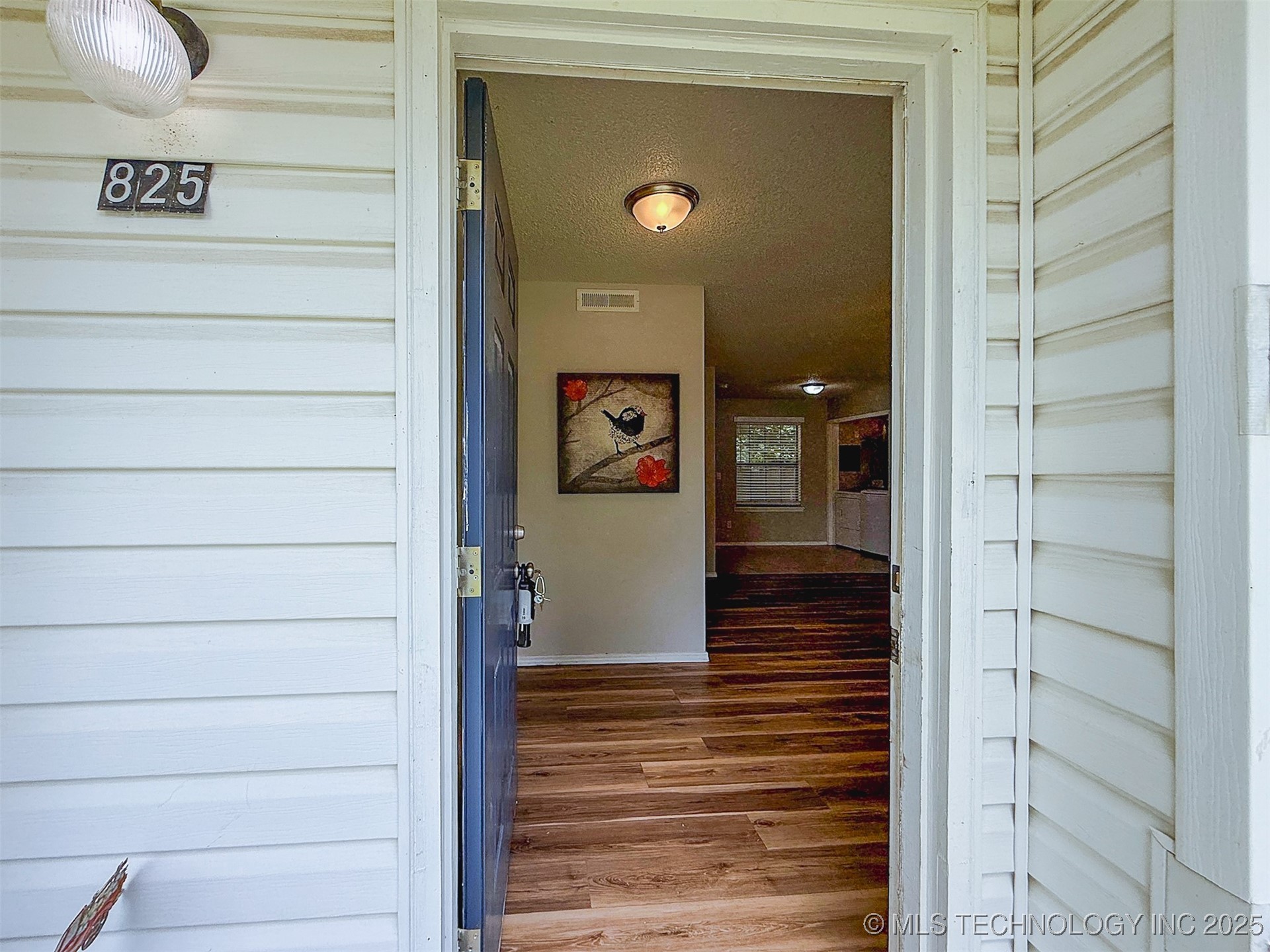 825 N Summer Tree Drive Property Photo 5