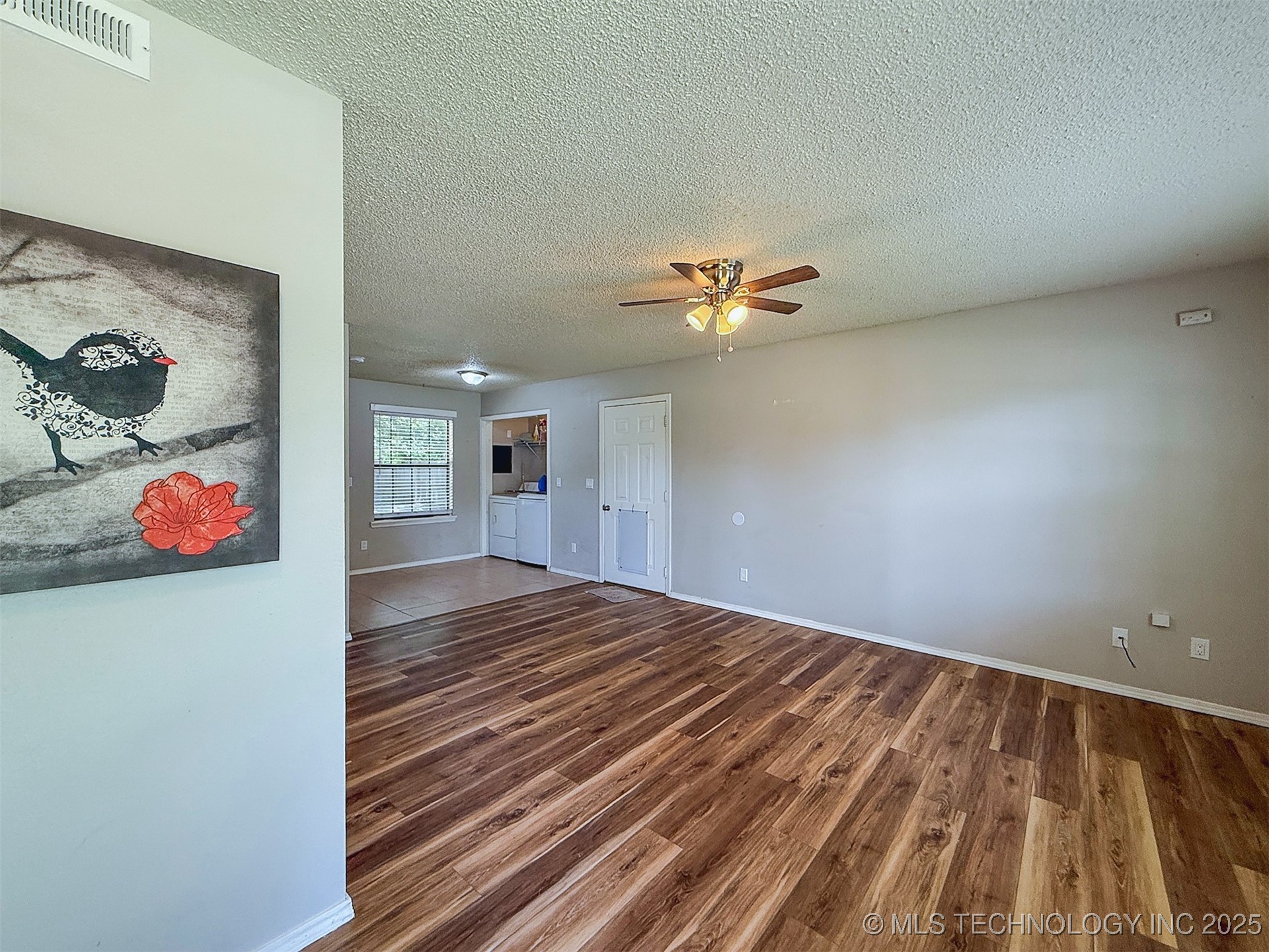 825 N Summer Tree Drive Property Photo 6