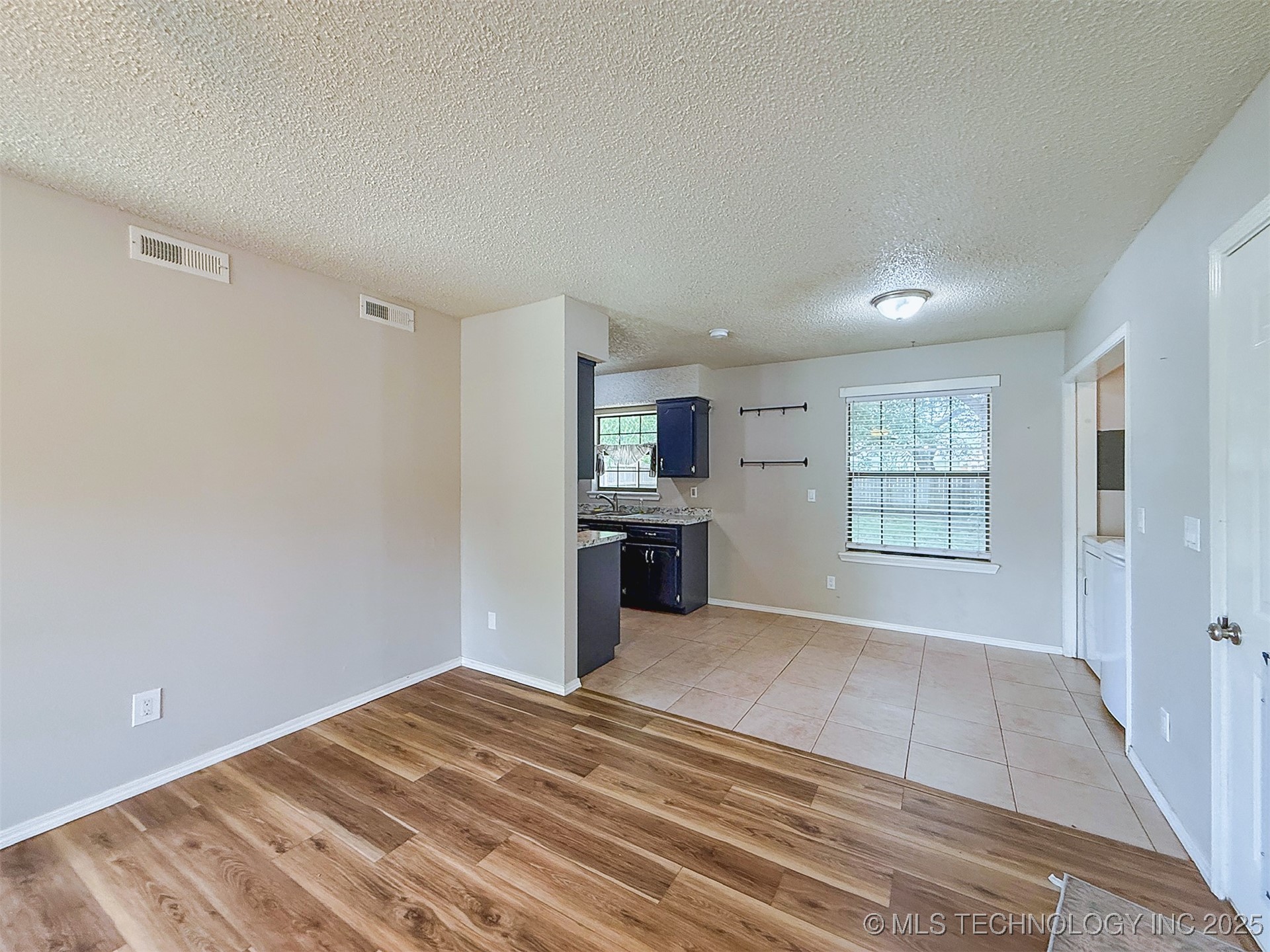 825 N Summer Tree Drive Property Photo 8