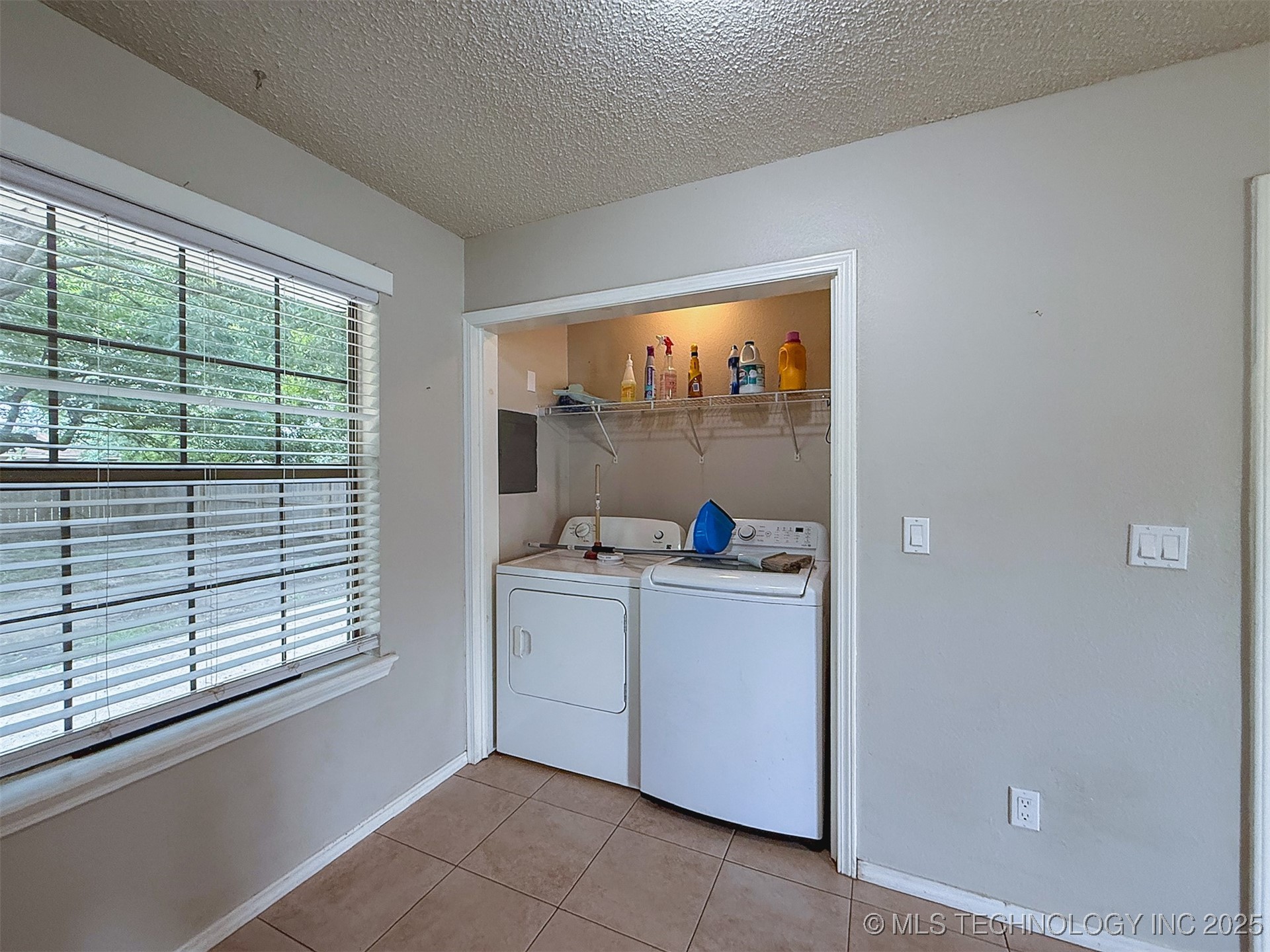 825 N Summer Tree Drive Property Photo 10