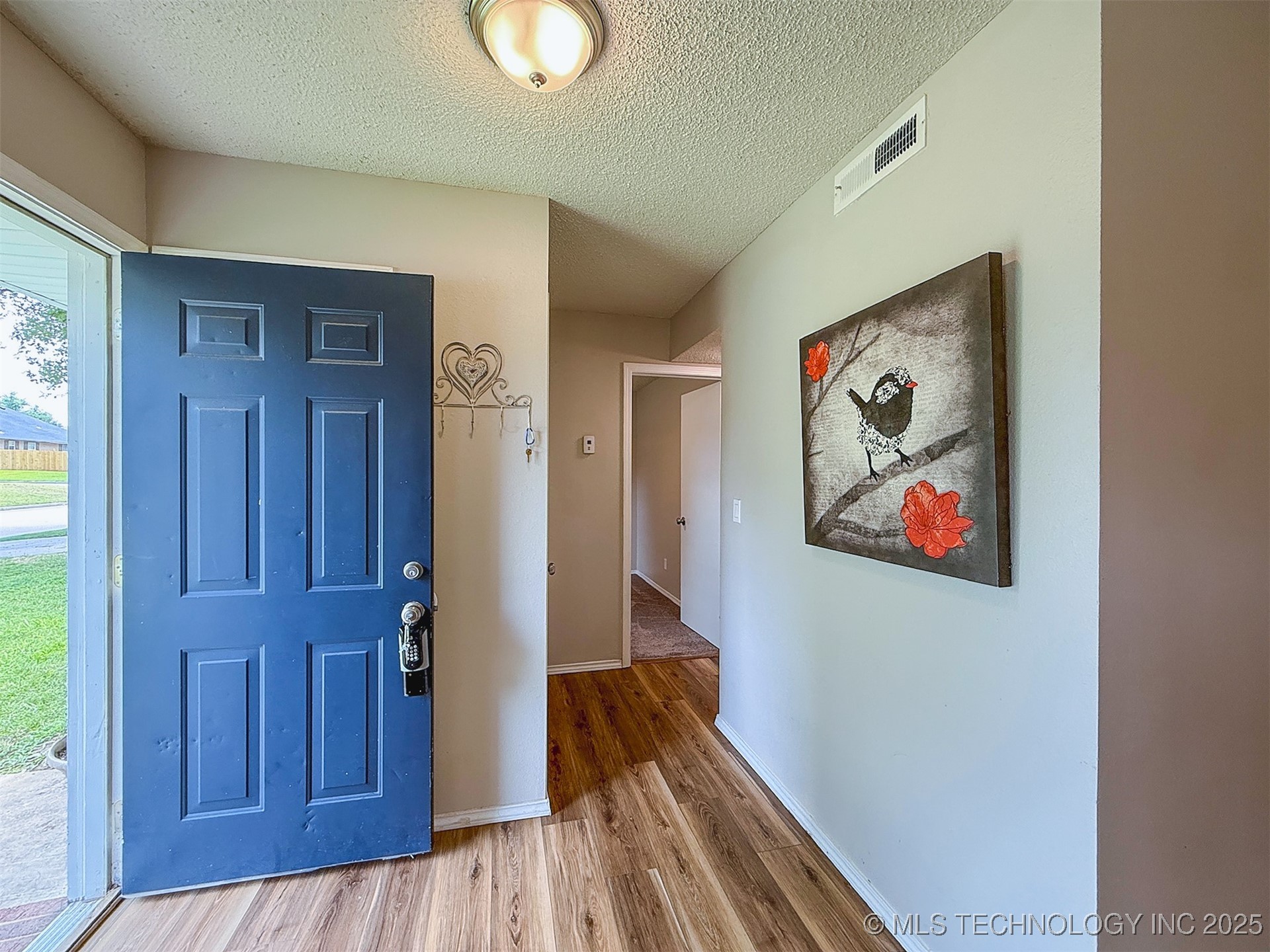 825 N Summer Tree Drive Property Photo 14