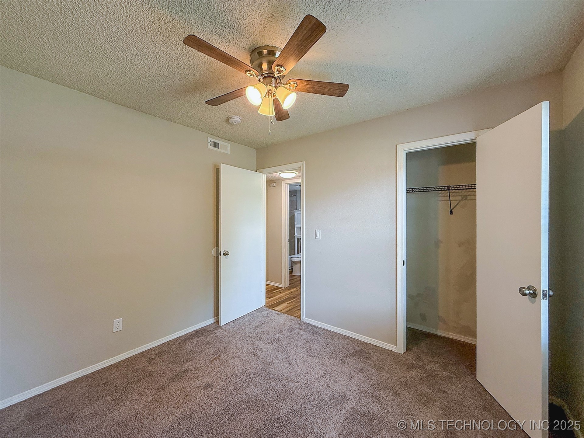 825 N Summer Tree Drive Property Photo 17