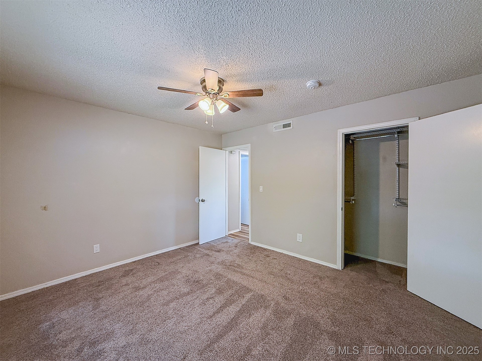 825 N Summer Tree Drive Property Photo 21