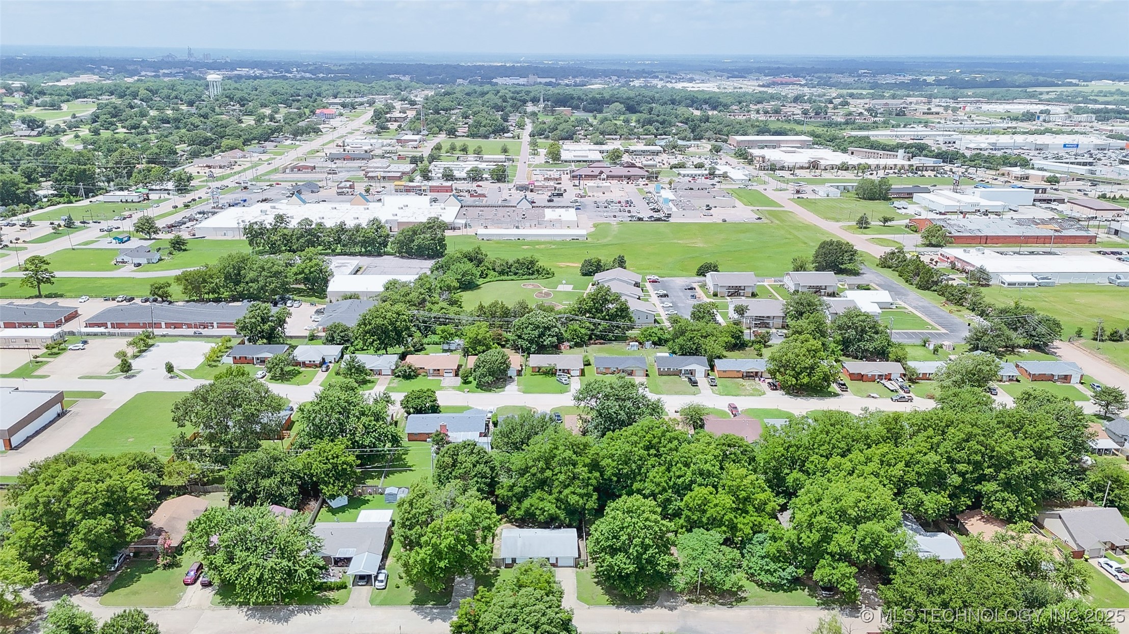 825 N Summer Tree Drive Property Photo 28