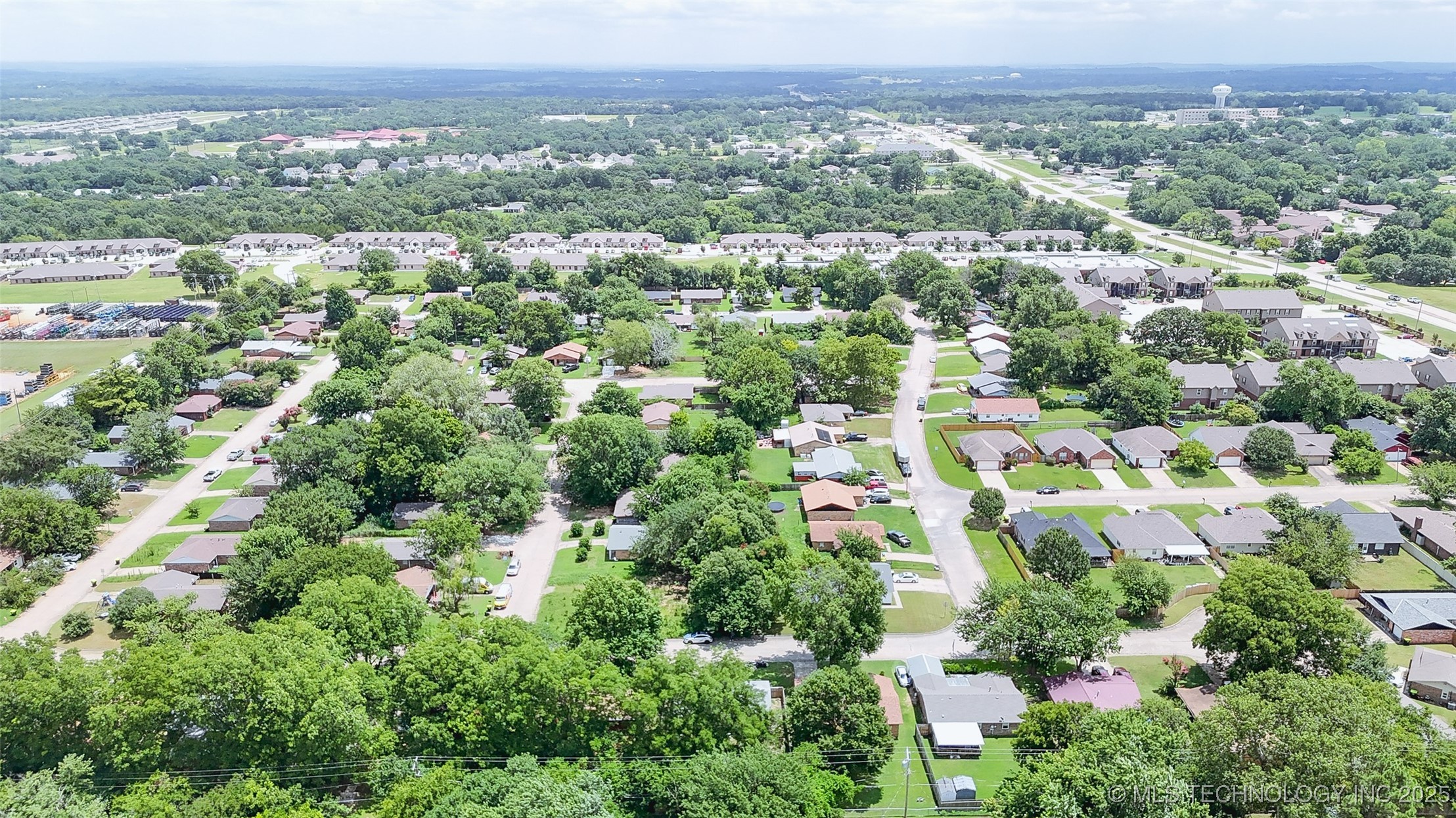 825 N Summer Tree Drive Property Photo 32