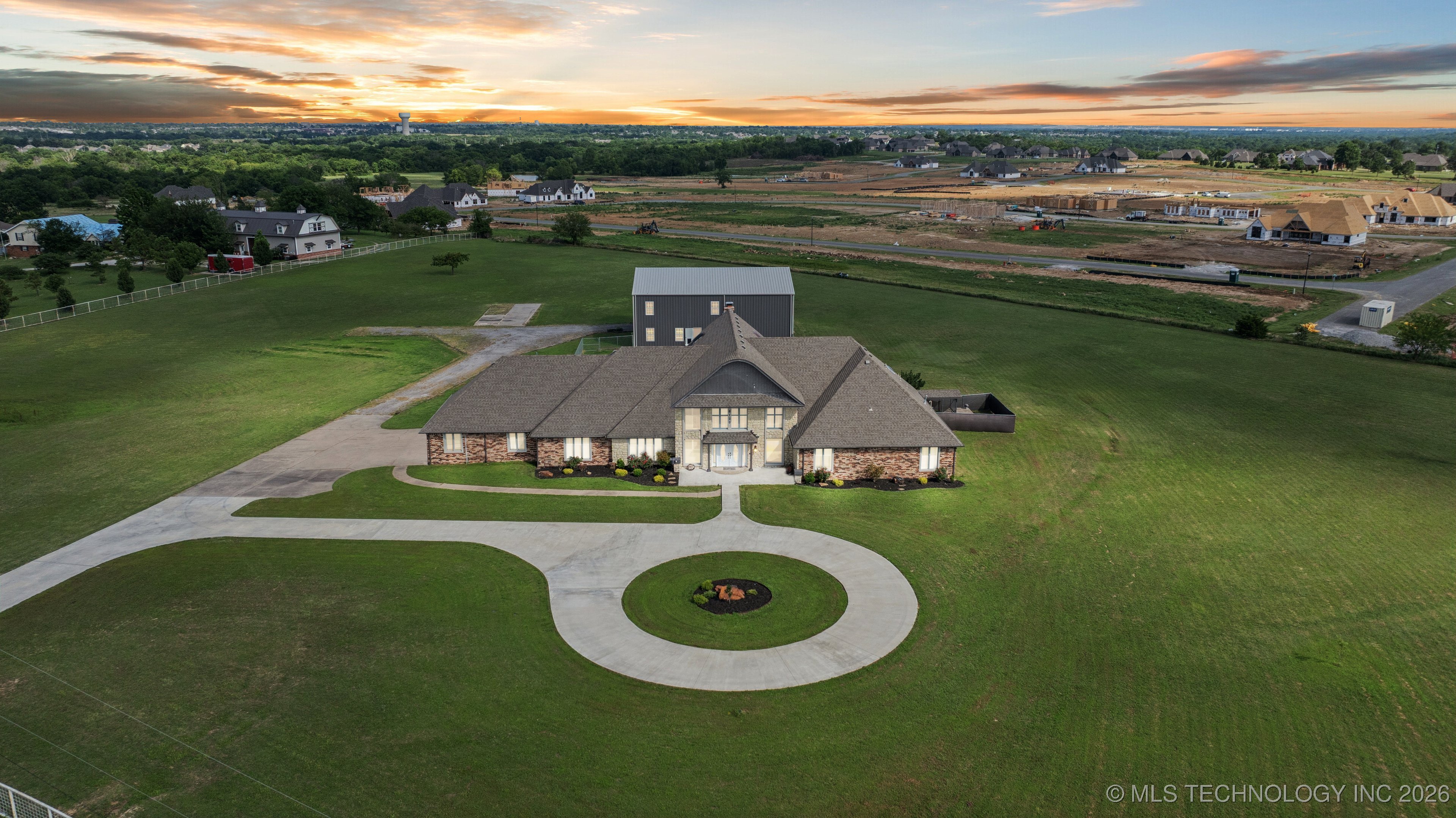 8120 E 112th Street North Property Photo 2