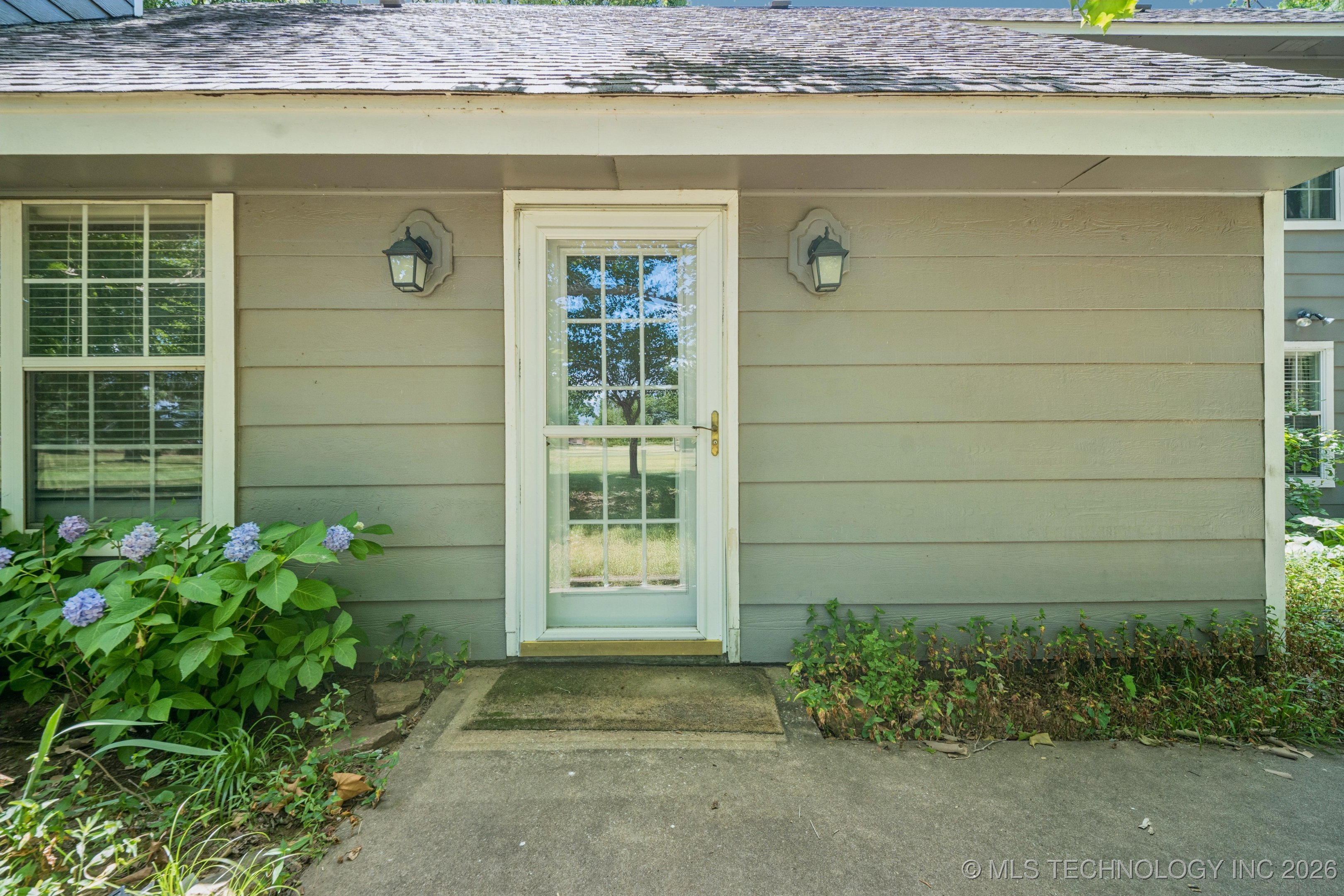 16602 S 203rd East Avenue Property Photo 3