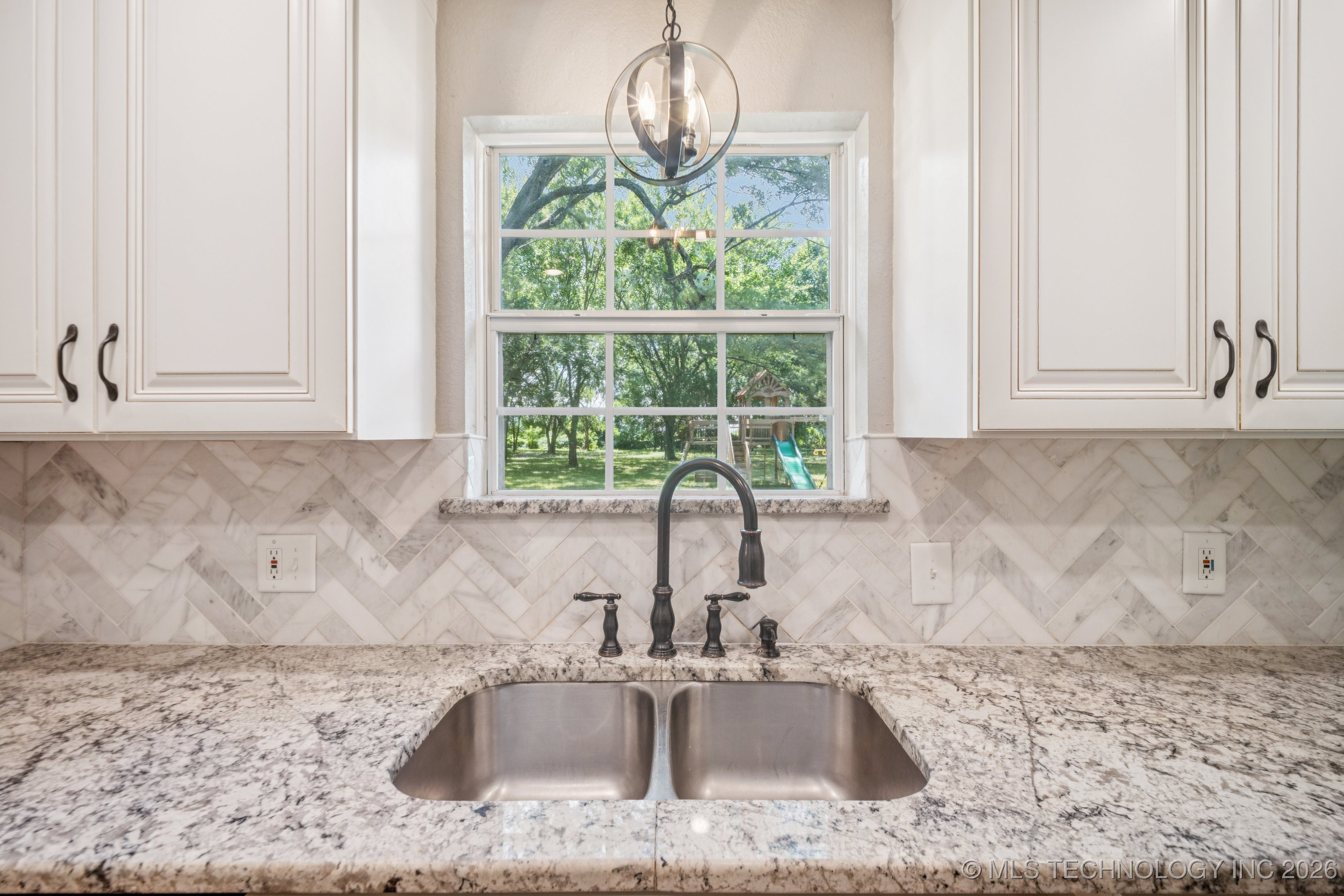 16602 S 203rd East Avenue Property Photo 9