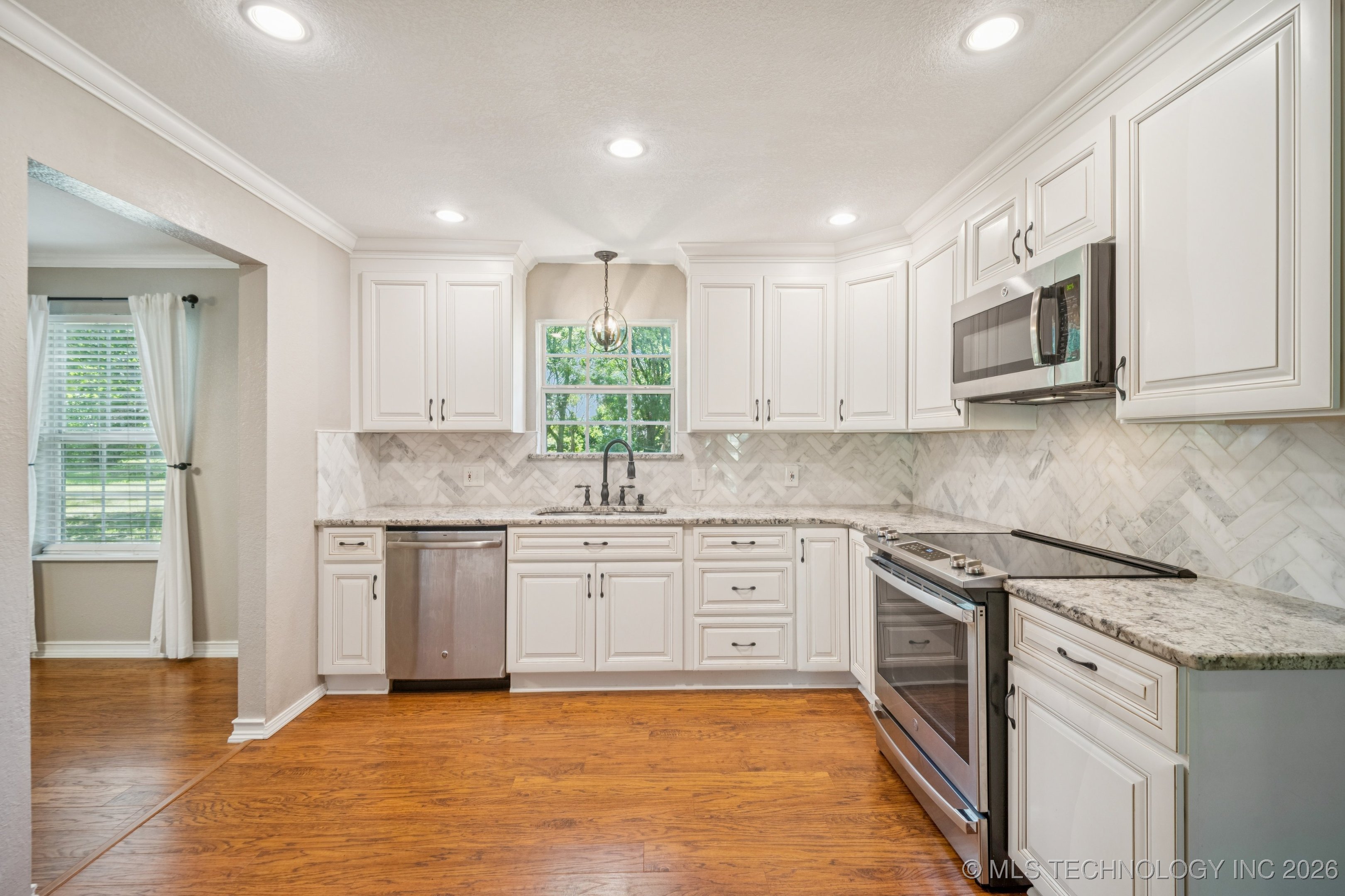 16602 S 203rd East Avenue Property Photo 10