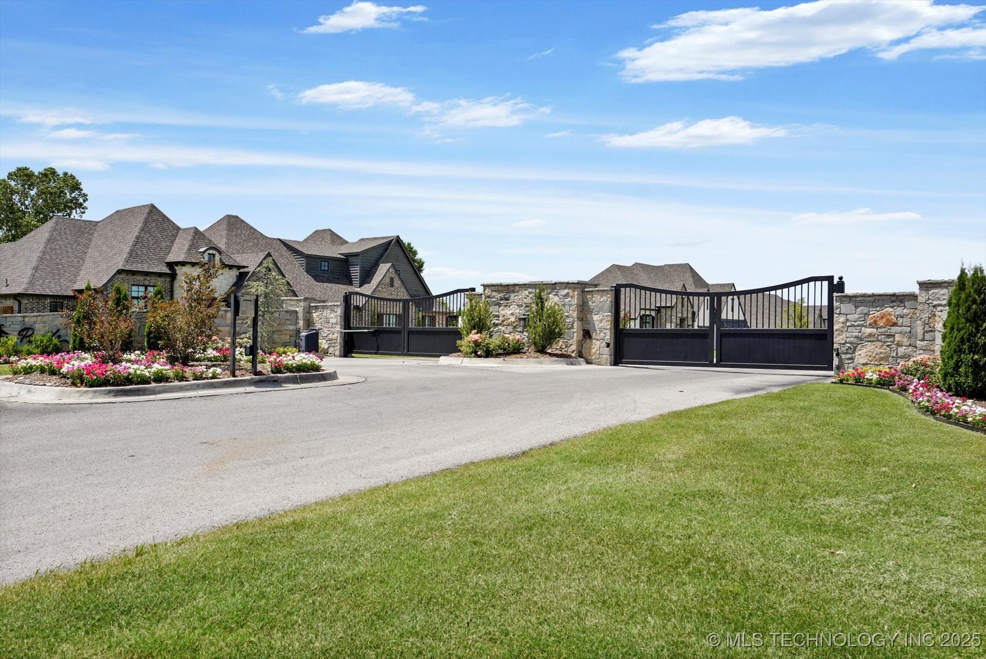 10611 N 159th East Avenue Property Photo 2