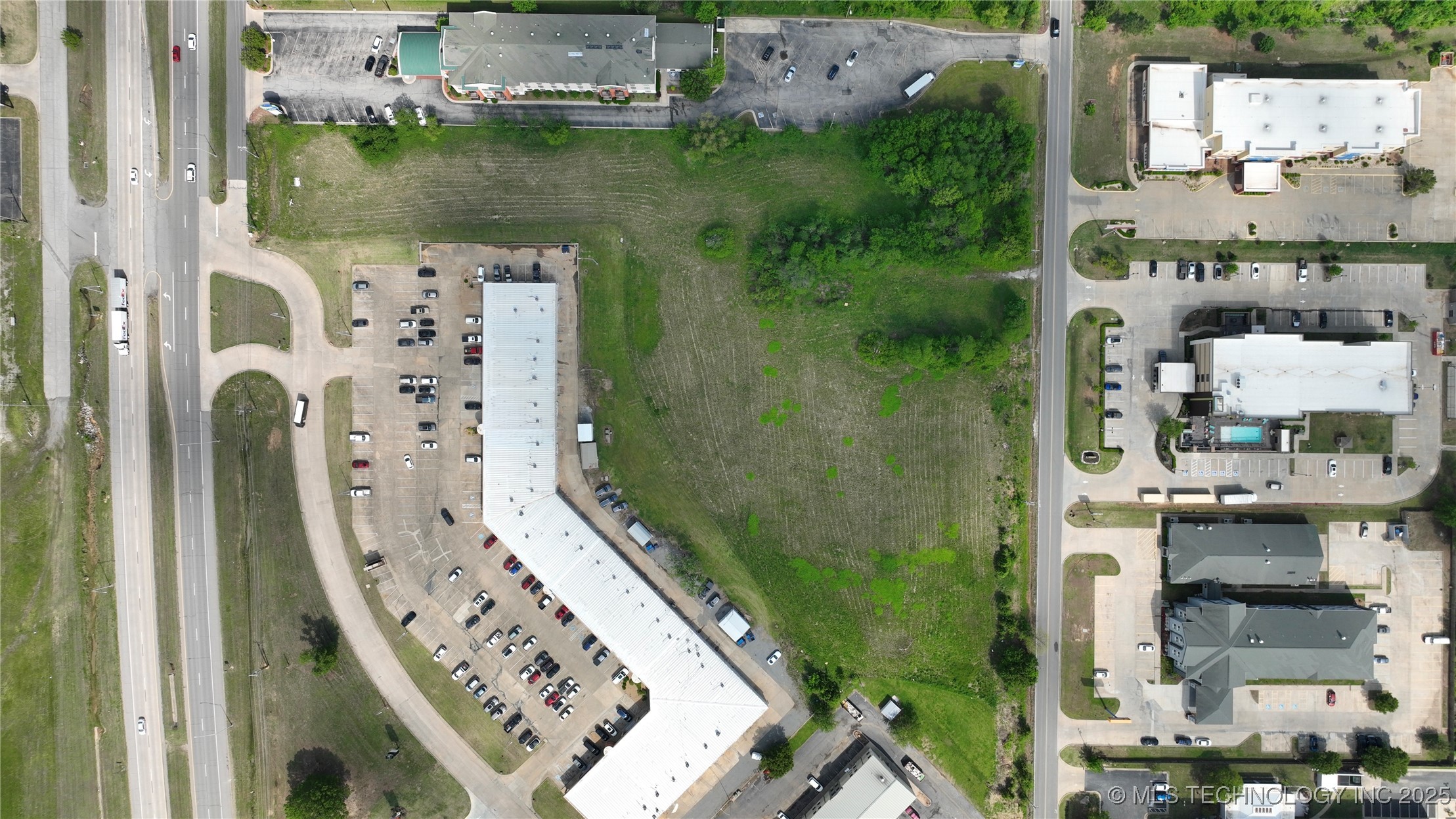 W Shawnee Bypass Property Photo 1