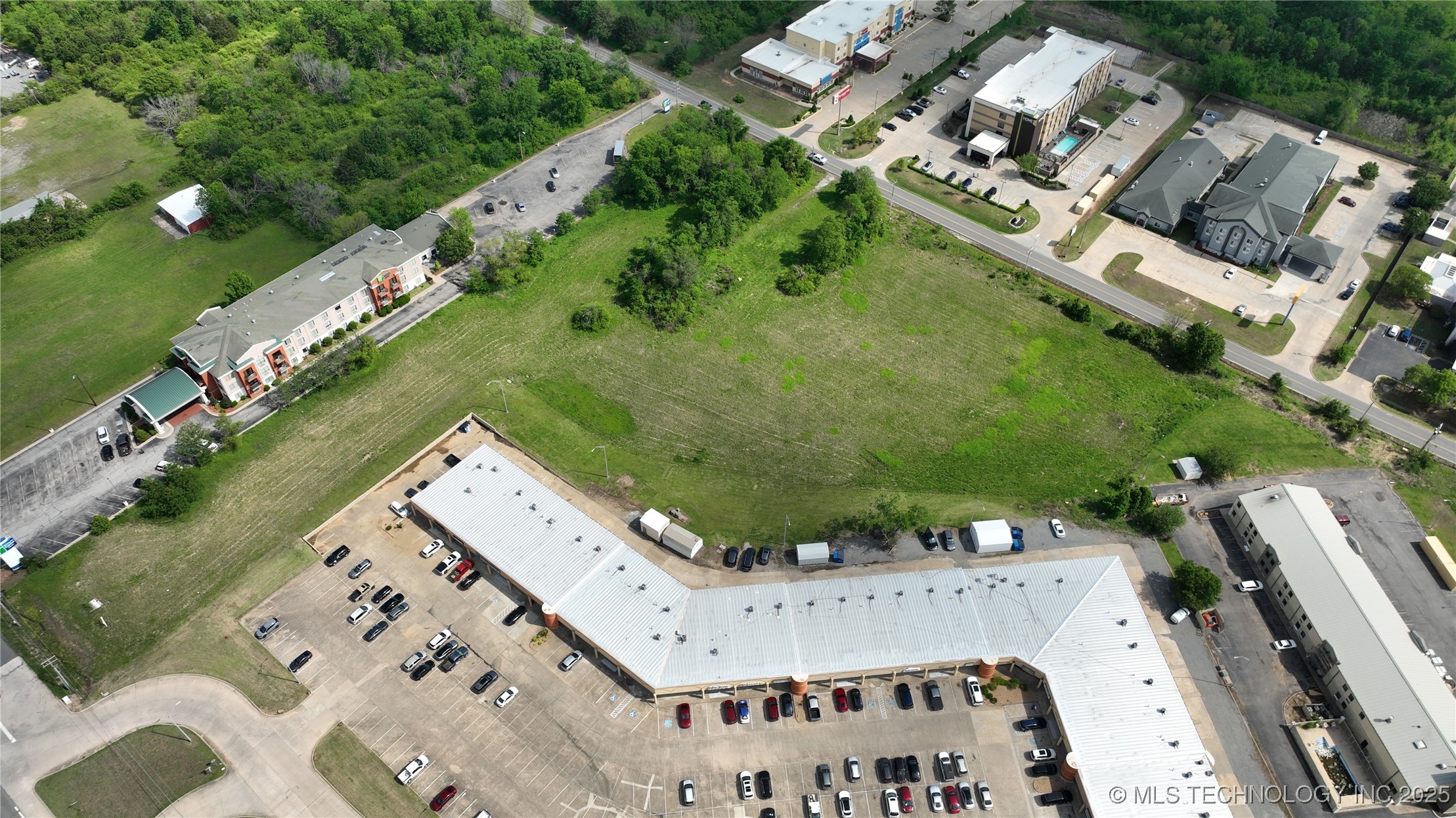 W Shawnee Bypass Property Photo 2