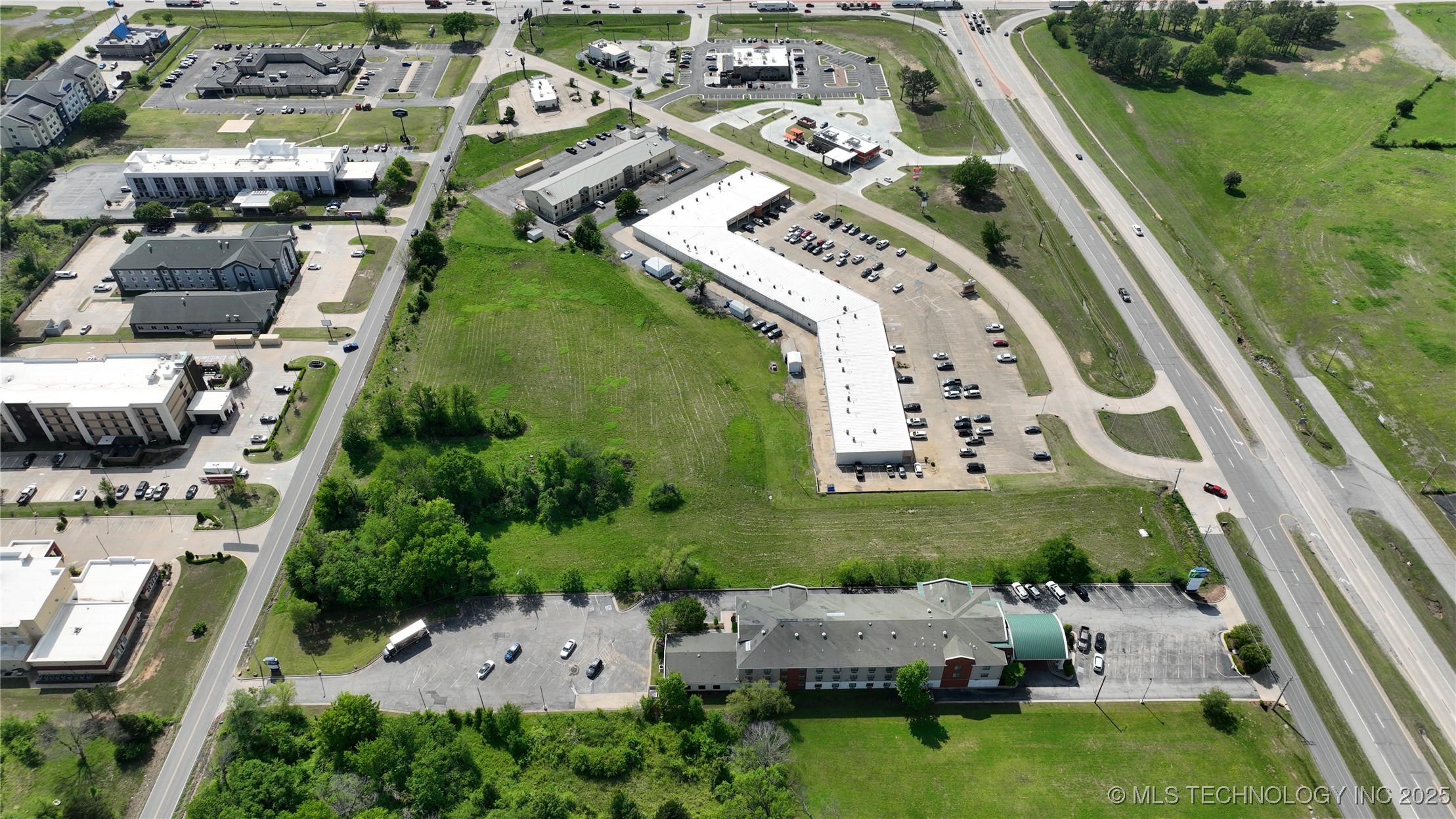 W Shawnee Bypass Property Photo 3