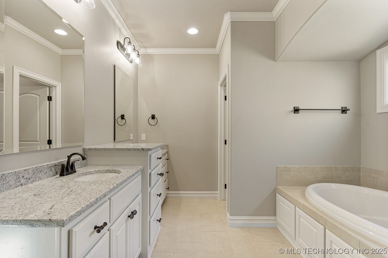 9214 E 62nd Court S Property Photo 18