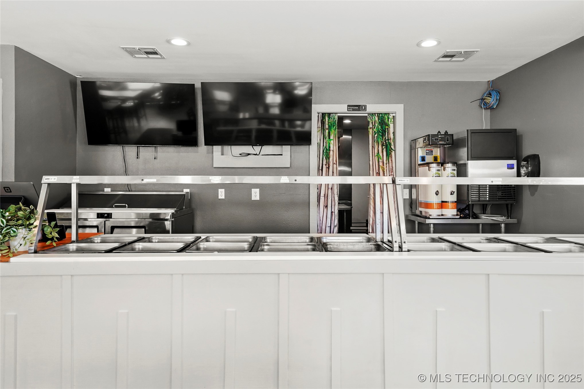 601 S Broadway Avenue Property Photo 5