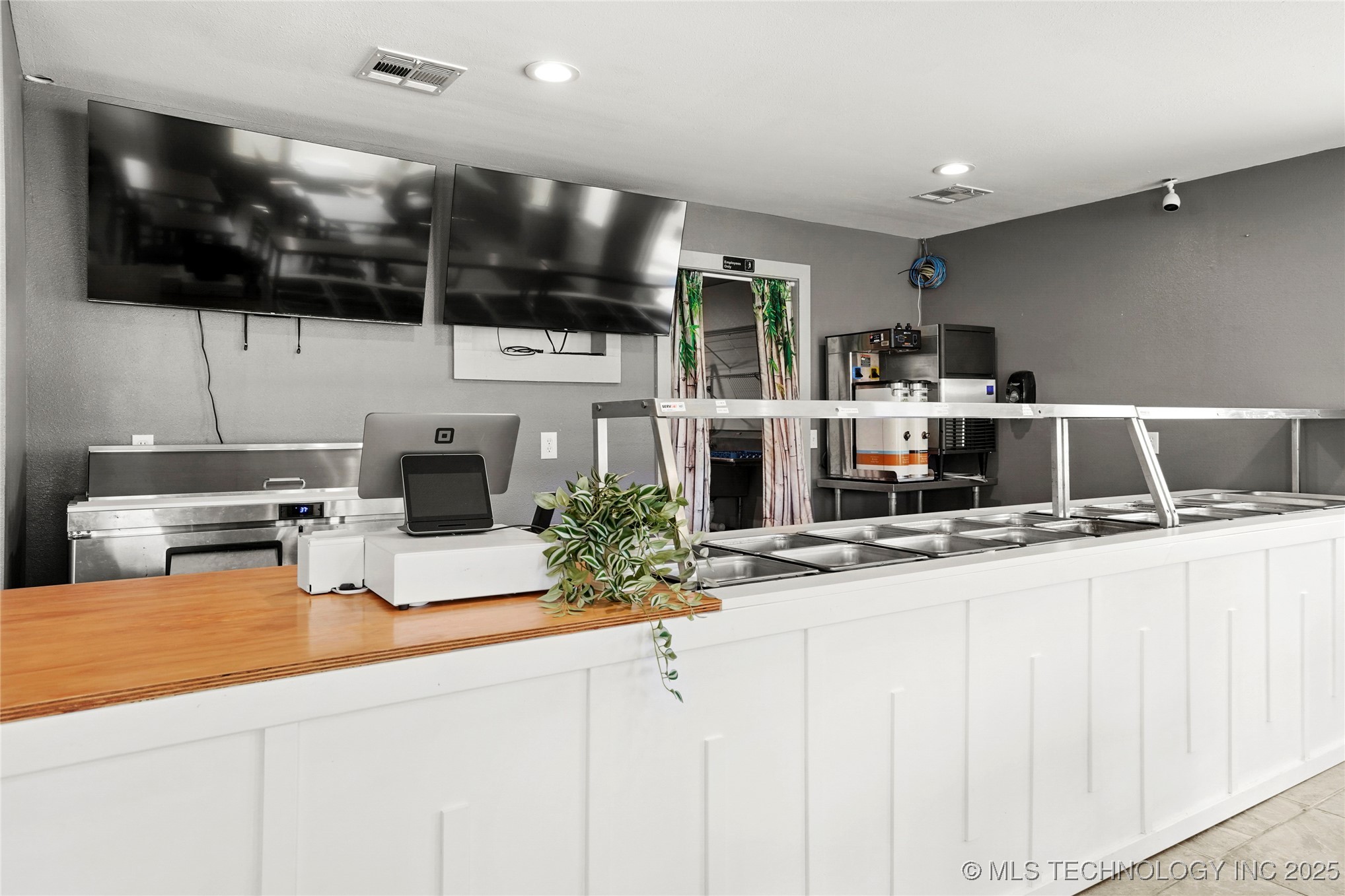 601 S Broadway Avenue Property Photo 6