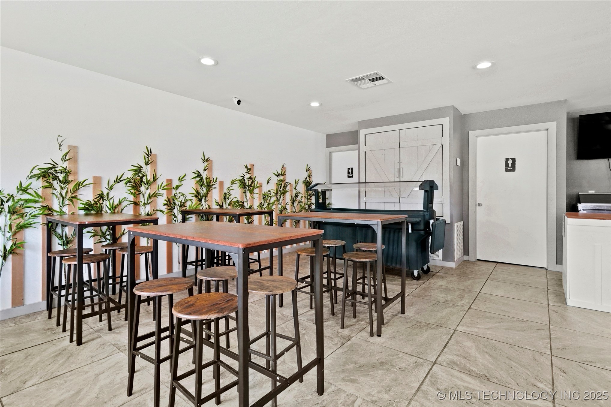 601 S Broadway Avenue Property Photo 8