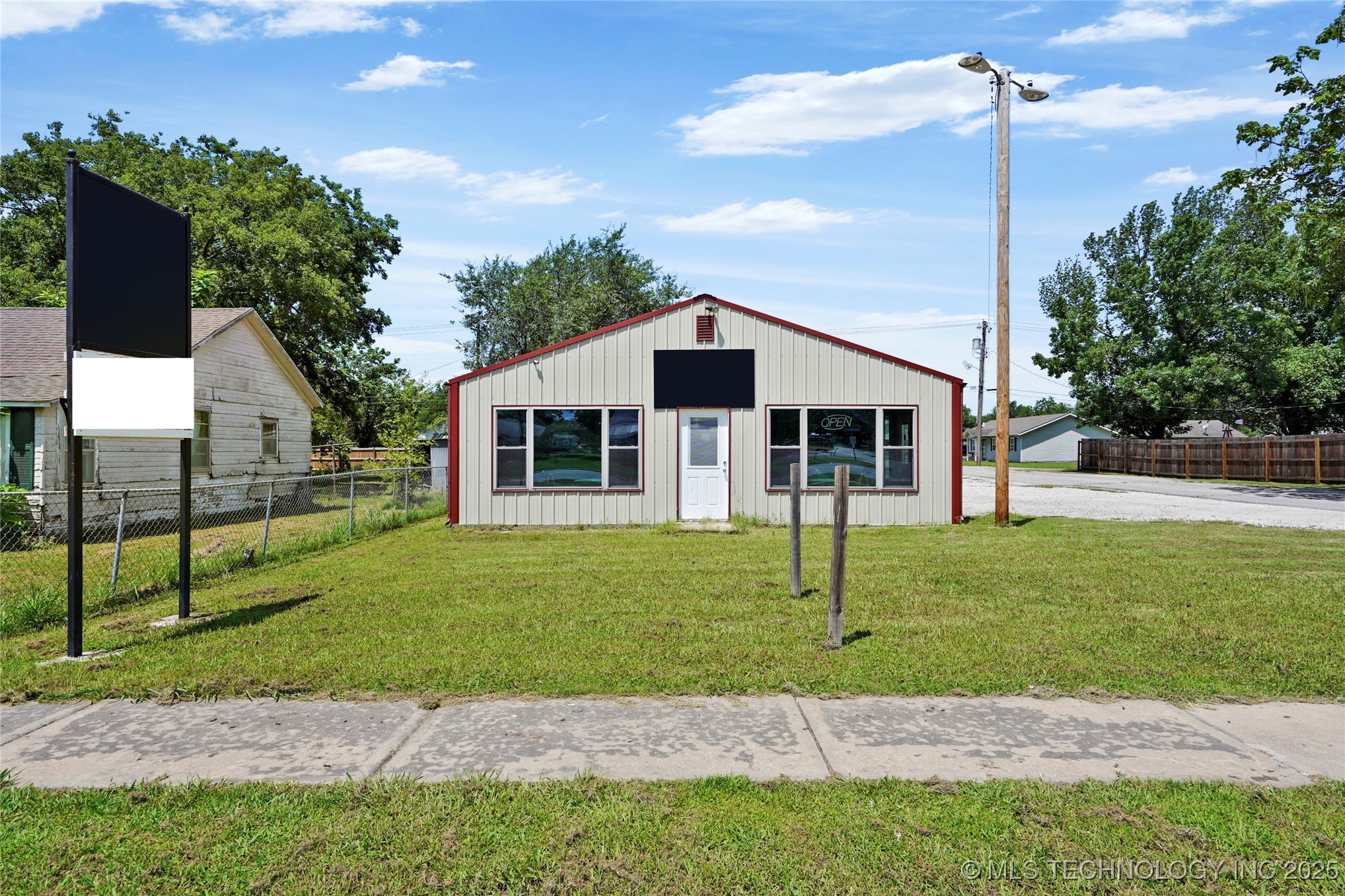 601 S Broadway Avenue Property Photo 9