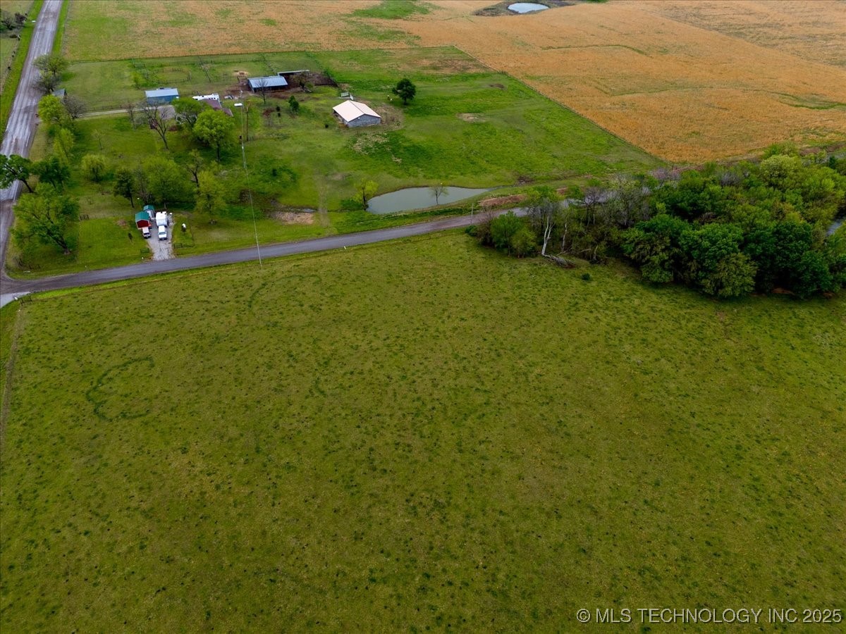 02 E 210 Road Property Photo 9