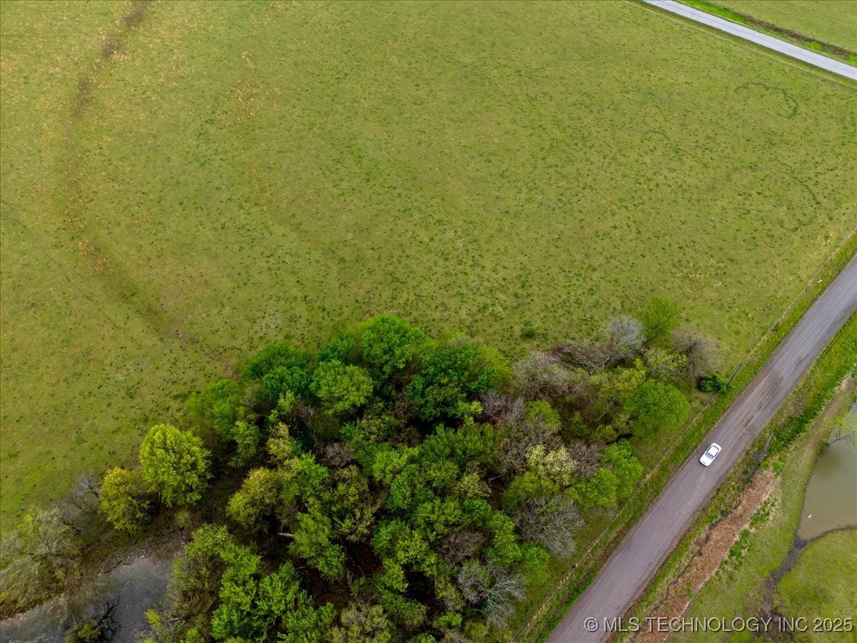 02 E 210 Road Property Photo 10