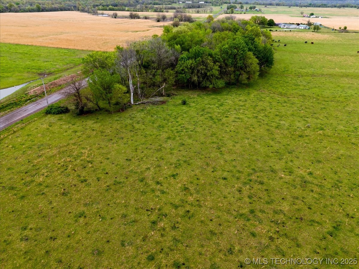 02 E 210 Road Property Photo 14