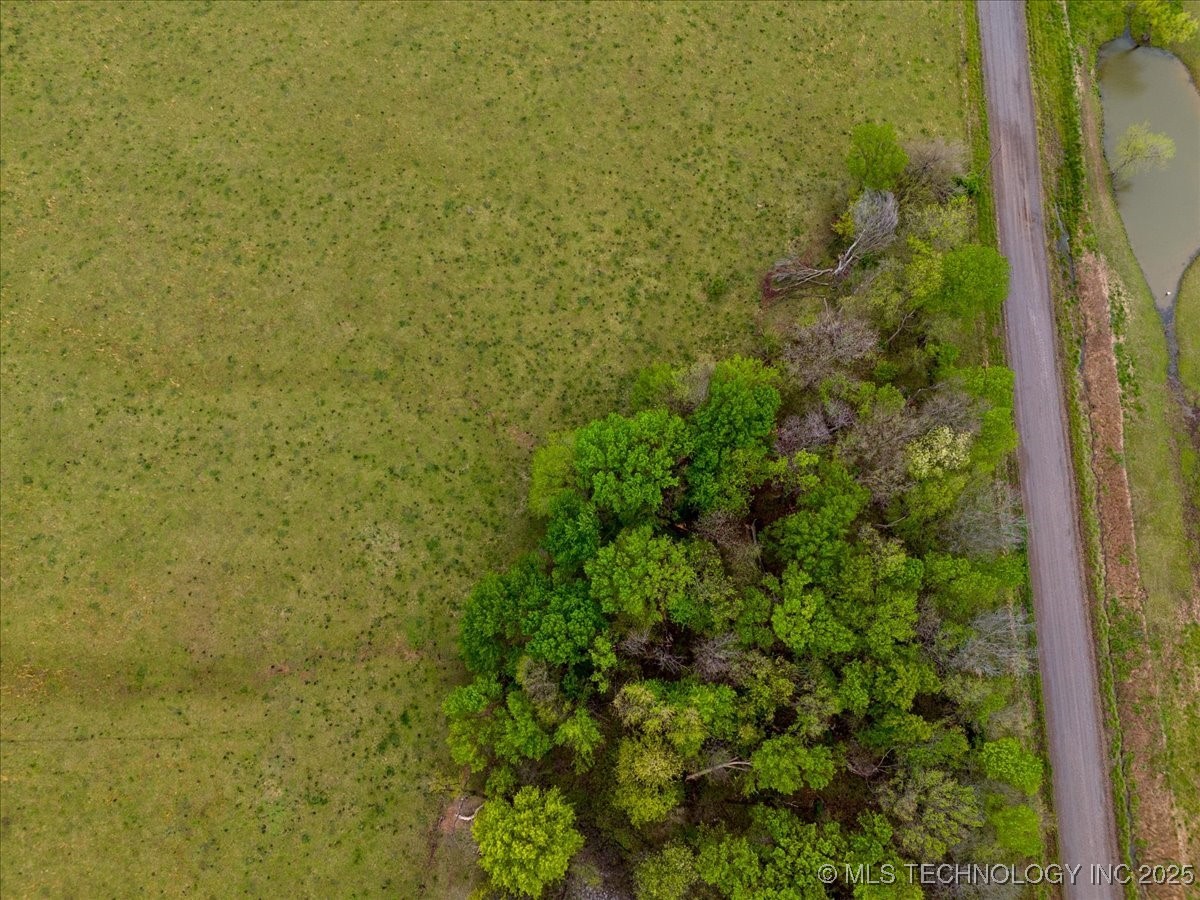 02 E 210 Road Property Photo 17