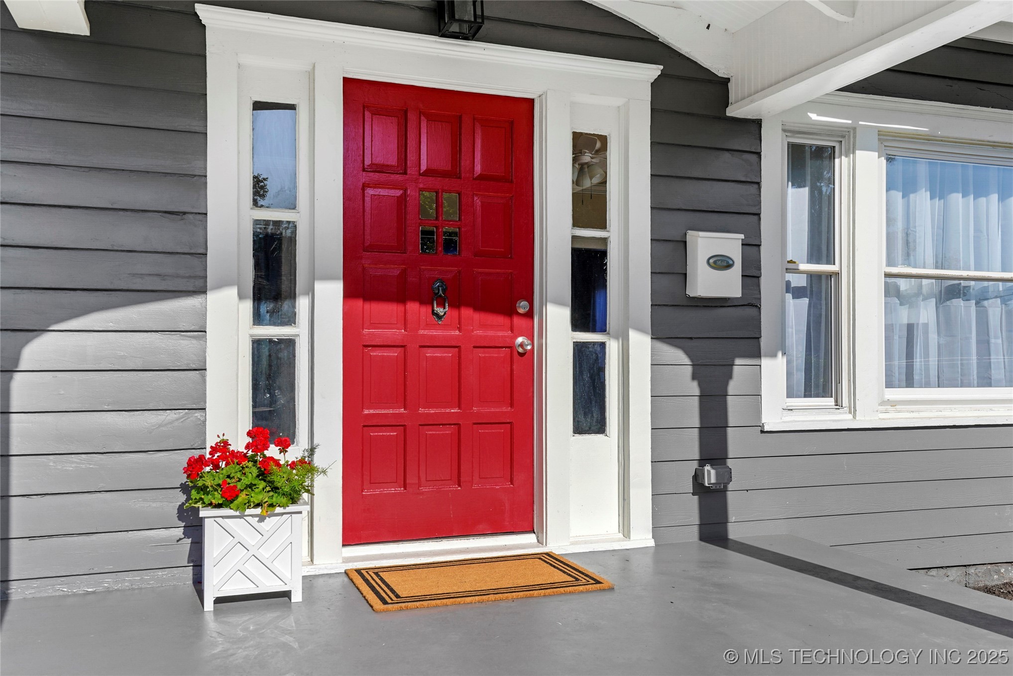 212 S Phoenix Avenue Property Photo 2