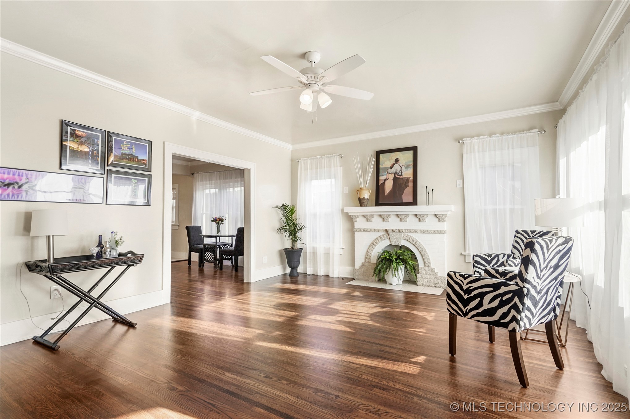 212 S Phoenix Avenue Property Photo 6