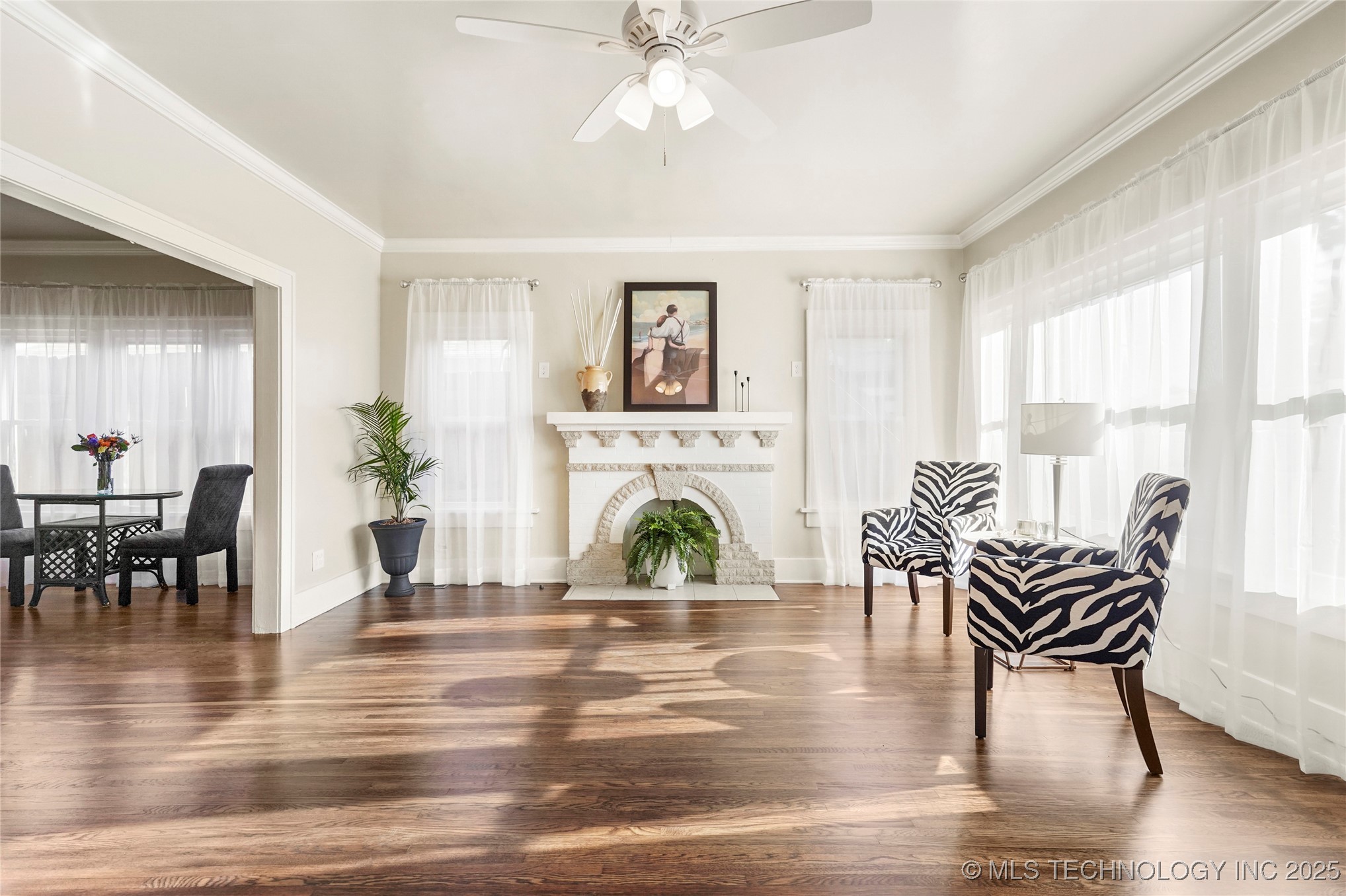 212 S Phoenix Avenue Property Photo 7